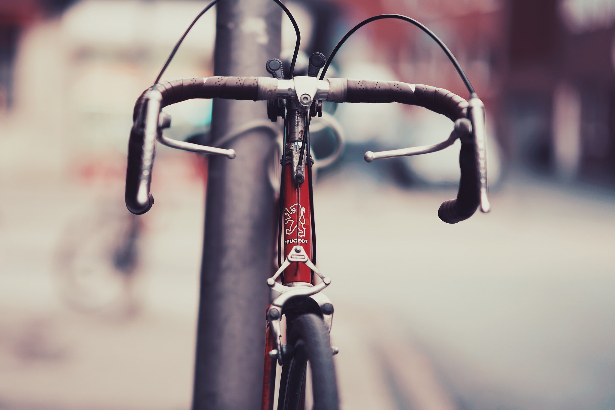 urban, city, depth of field, bicycle, vehicle, Peugeot, focus on foreground