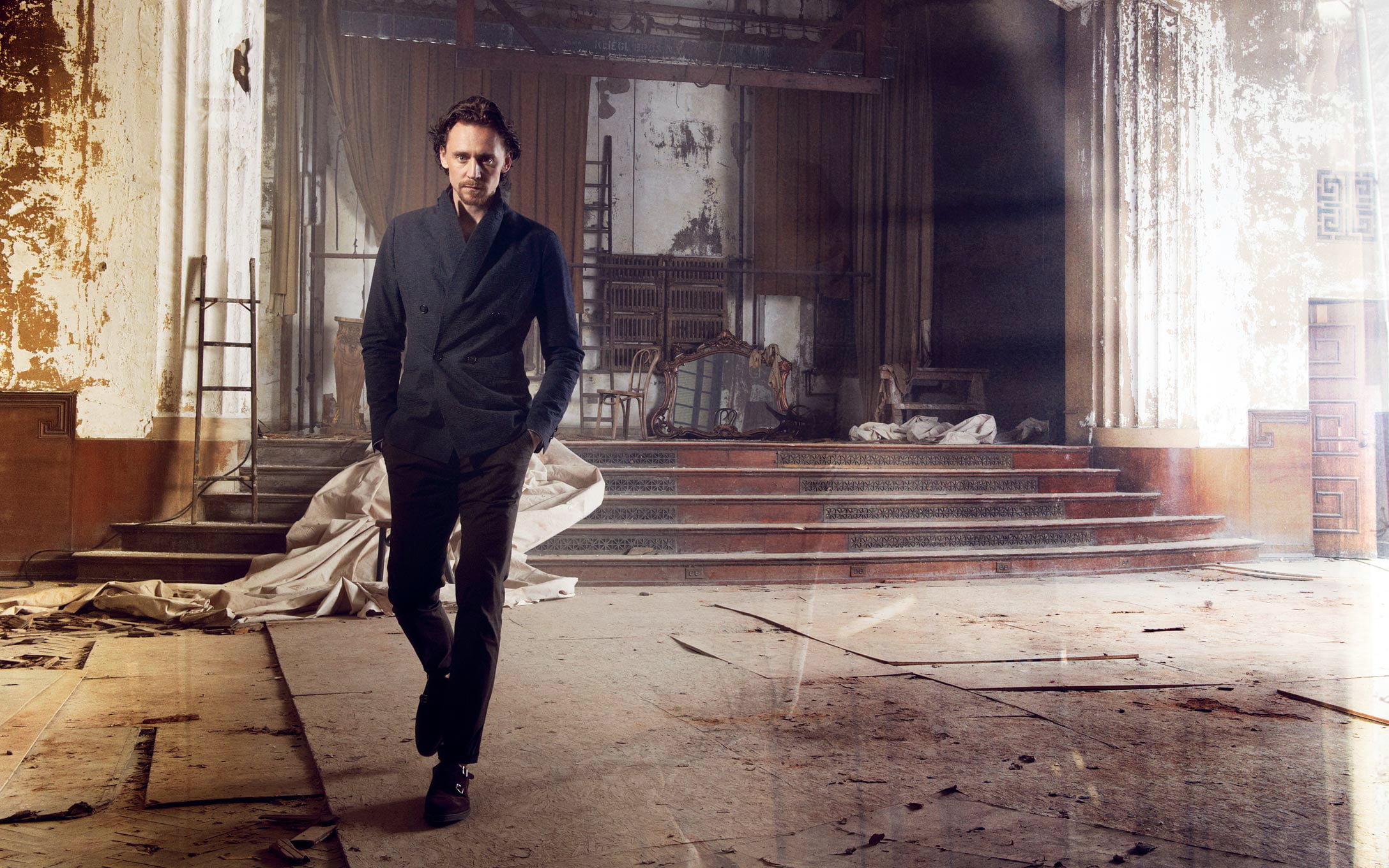 Tom Hiddleston, scene, actor, male, jacket, abandoned, one person