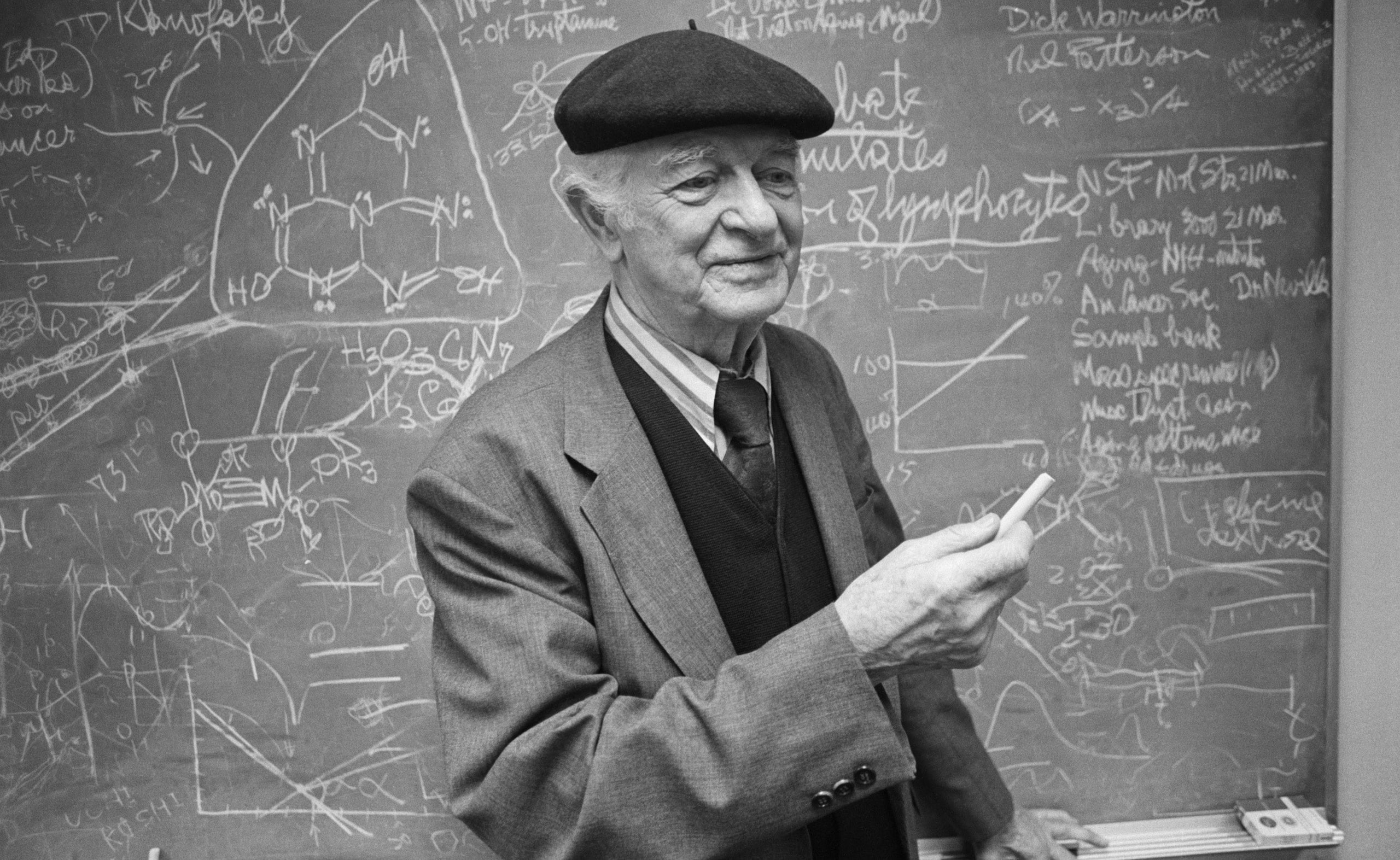 Linus Carl Pauling, grayscale photo of man, Vintage, blackboard