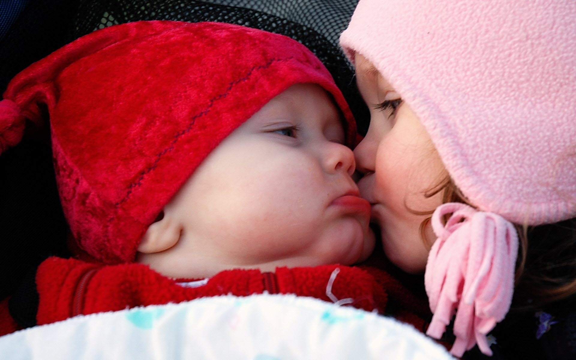 Cute Kiss, baby's red bubble beanie, cute kiss wallpaper, baby kissing wallpaper