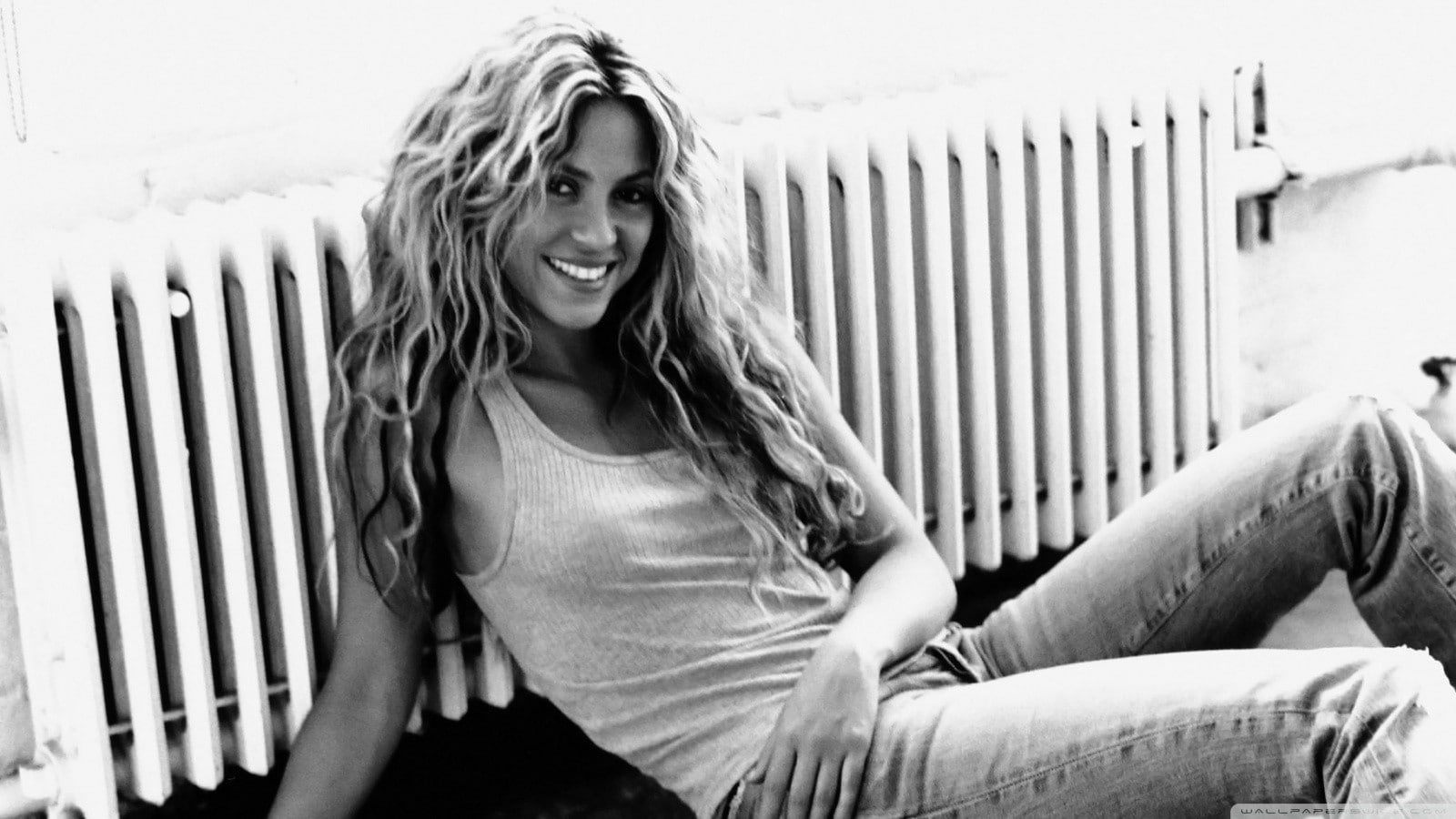 Shakira, women, singer, monochrome, tank top, smiling, sitting