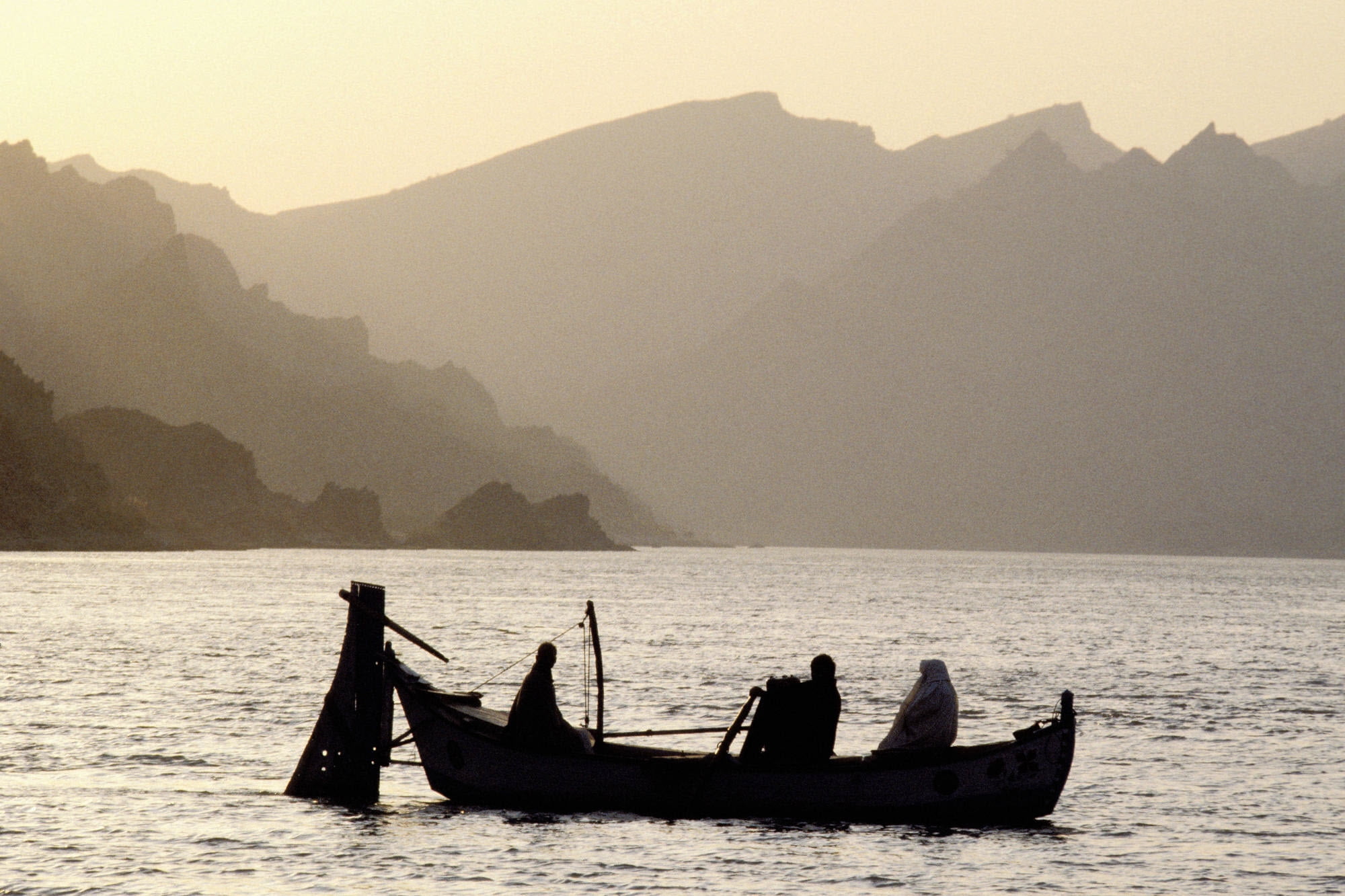 silhouette of boat, asia, mountains, fog, water, lake, people
