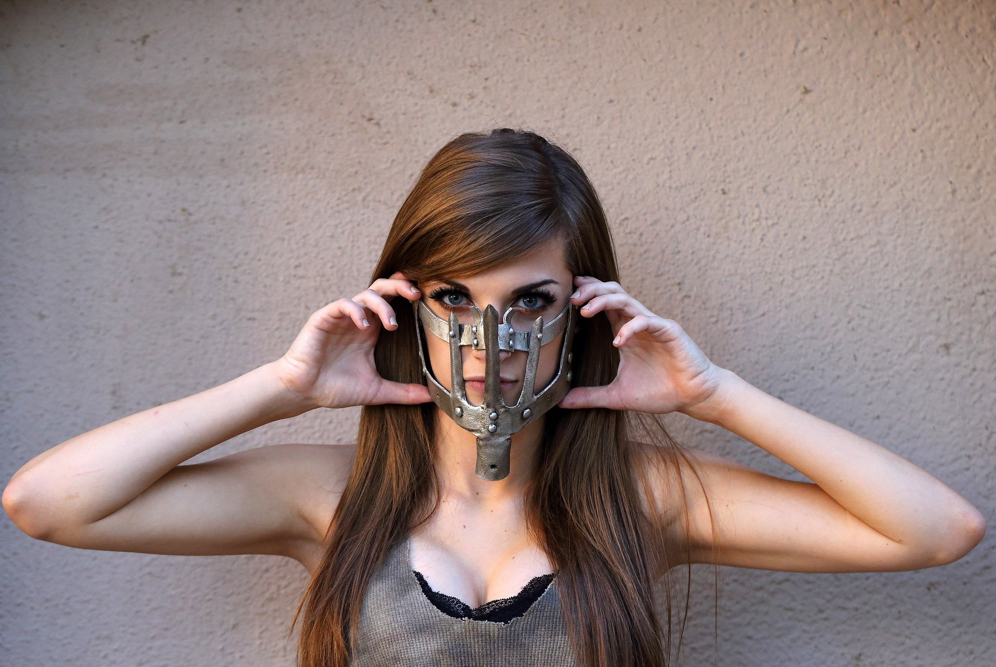 women's gray sleeveless top and gray metal mask, cosplay, Mad Max: Fury Road
