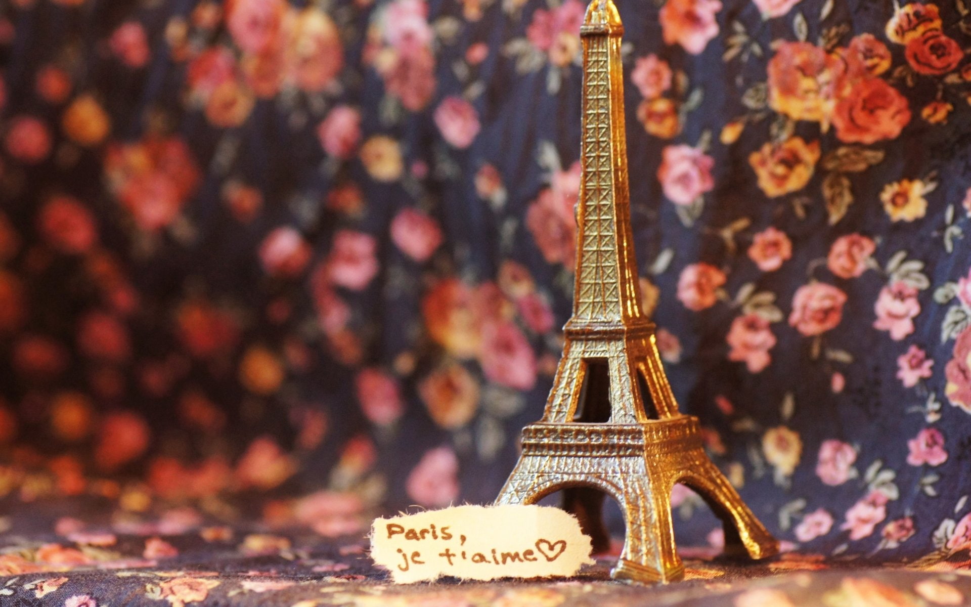 Monuments, Eiffel Tower
