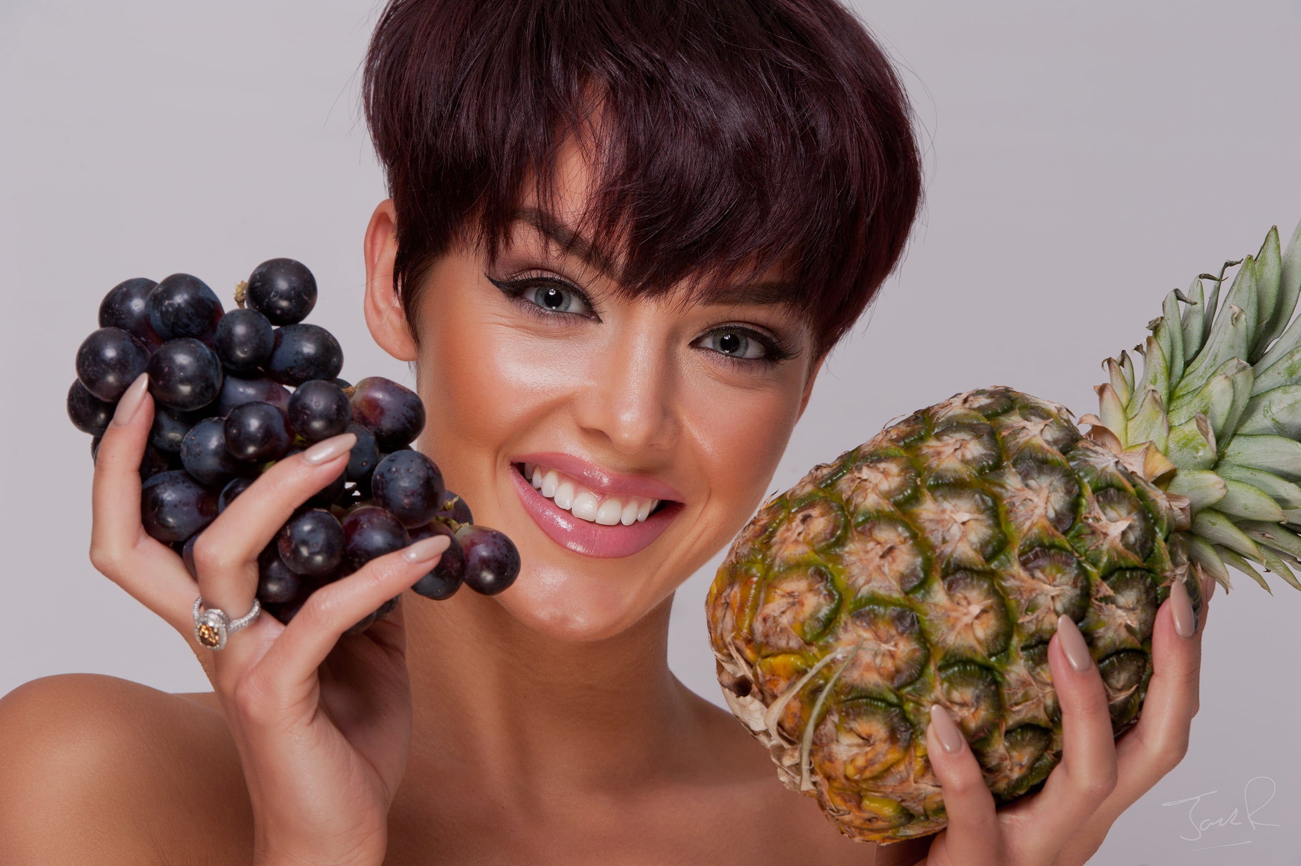 face, smile, mood, hands, grapes, pineapple, Rosie Robinson