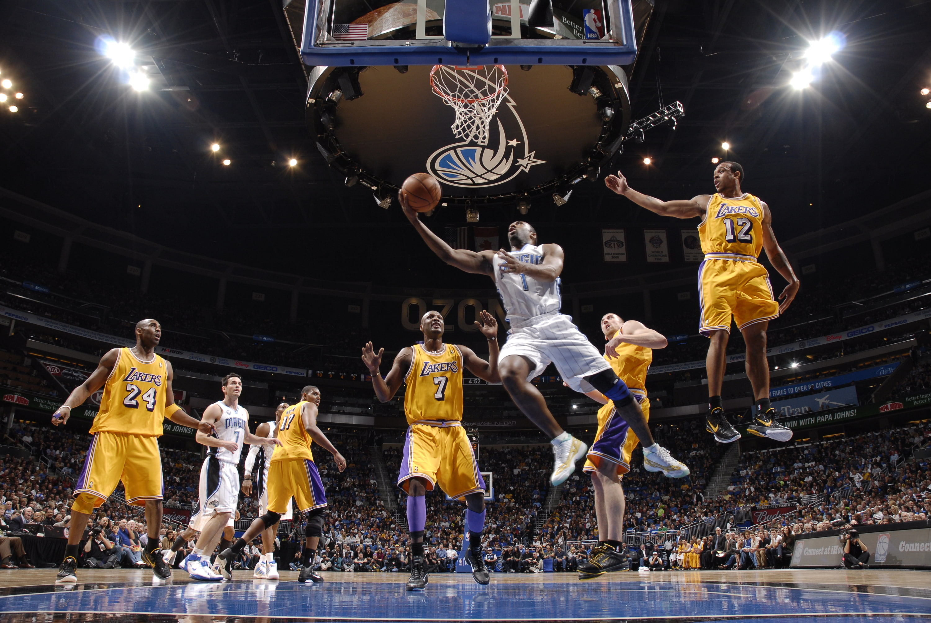 Los Angeles Lakers and Orlando Magic, flight, jump, height, waiting