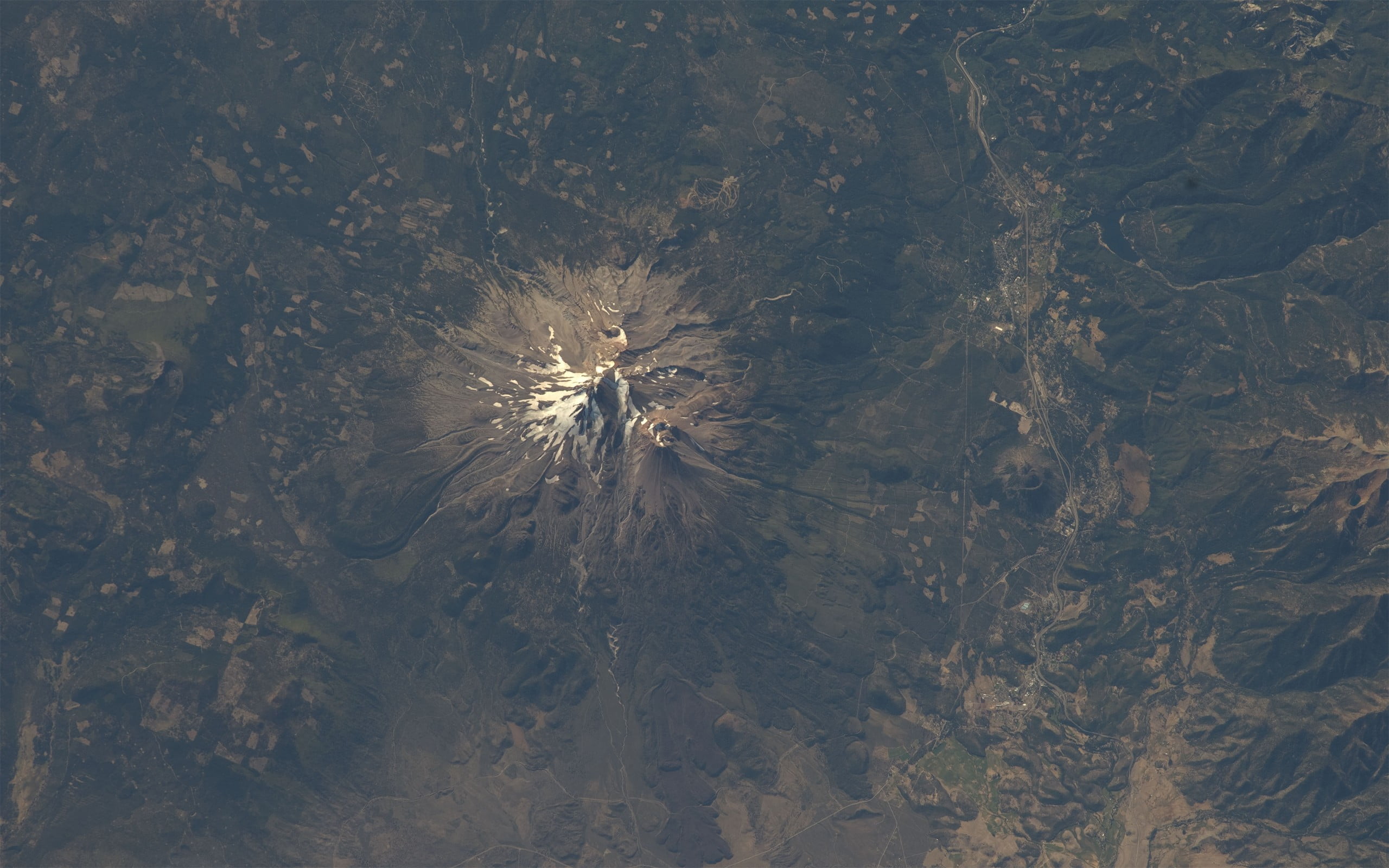 aerial photo of volcano during dauytime, mountains, Mount Shasta