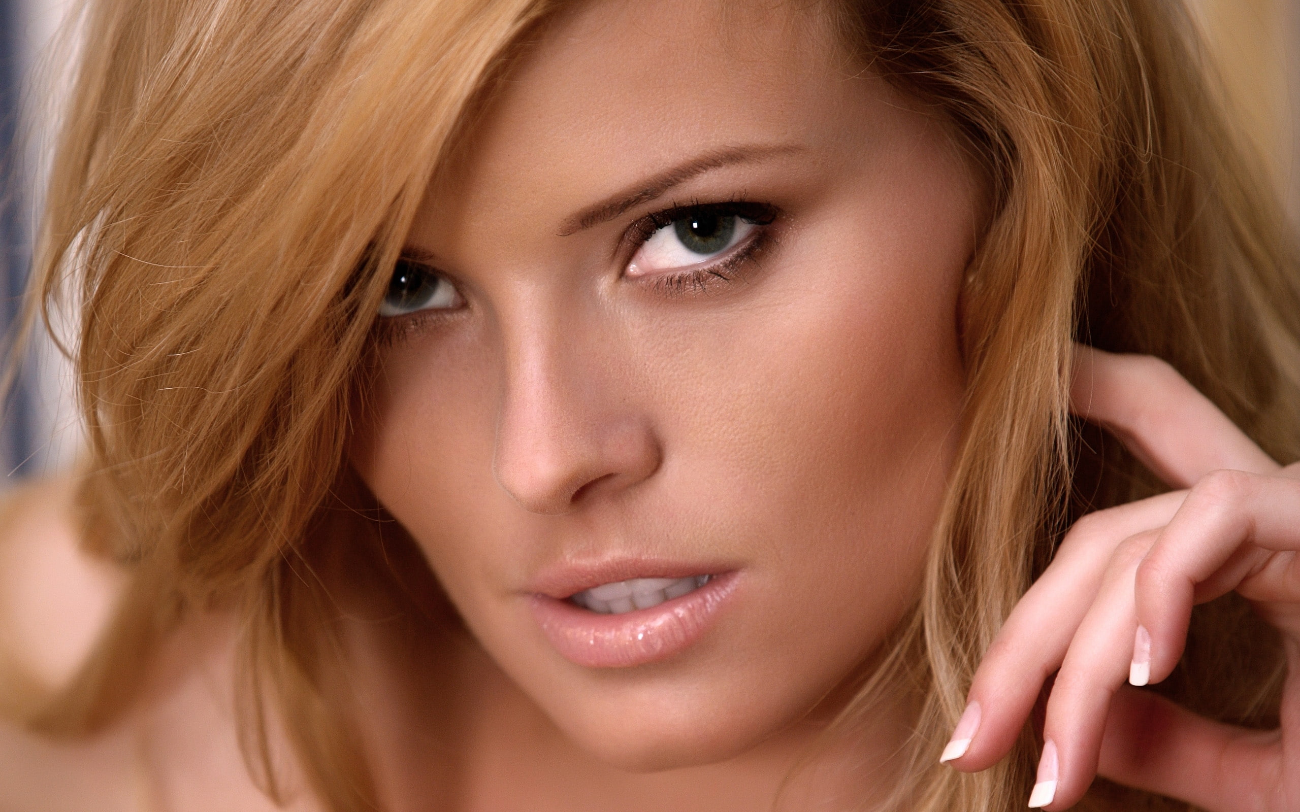 blondes women brooklyn decker white black background 2560x1600  People Hot Girls HD Art