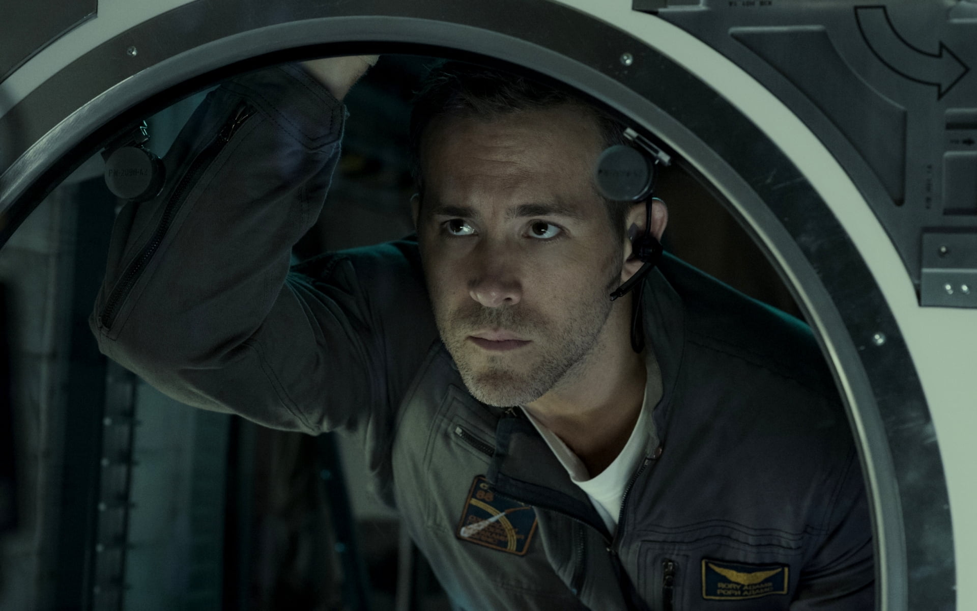 Ryan Reynolds In Life 2017, Movies, Hollywood Movies, one person