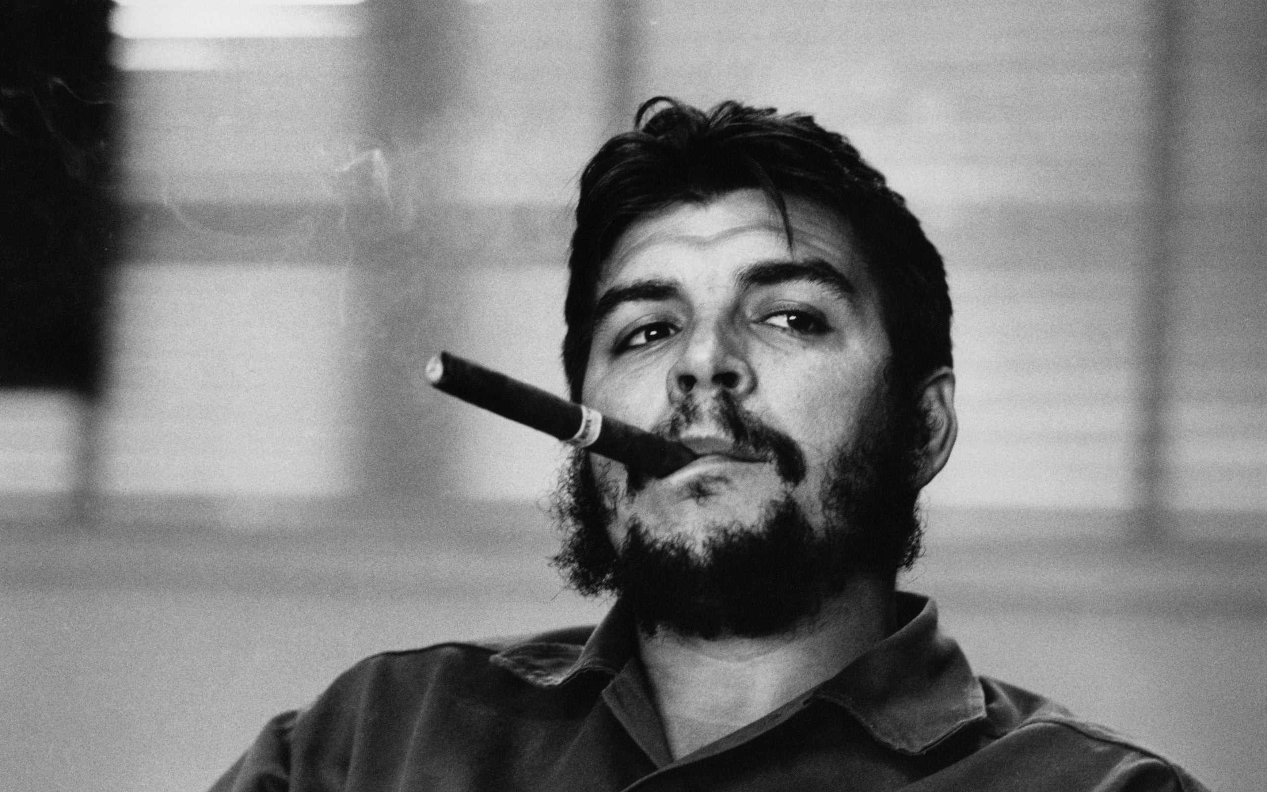 grayscale man smoking, look, smoke, cigar, Che Guevara, revolutionary