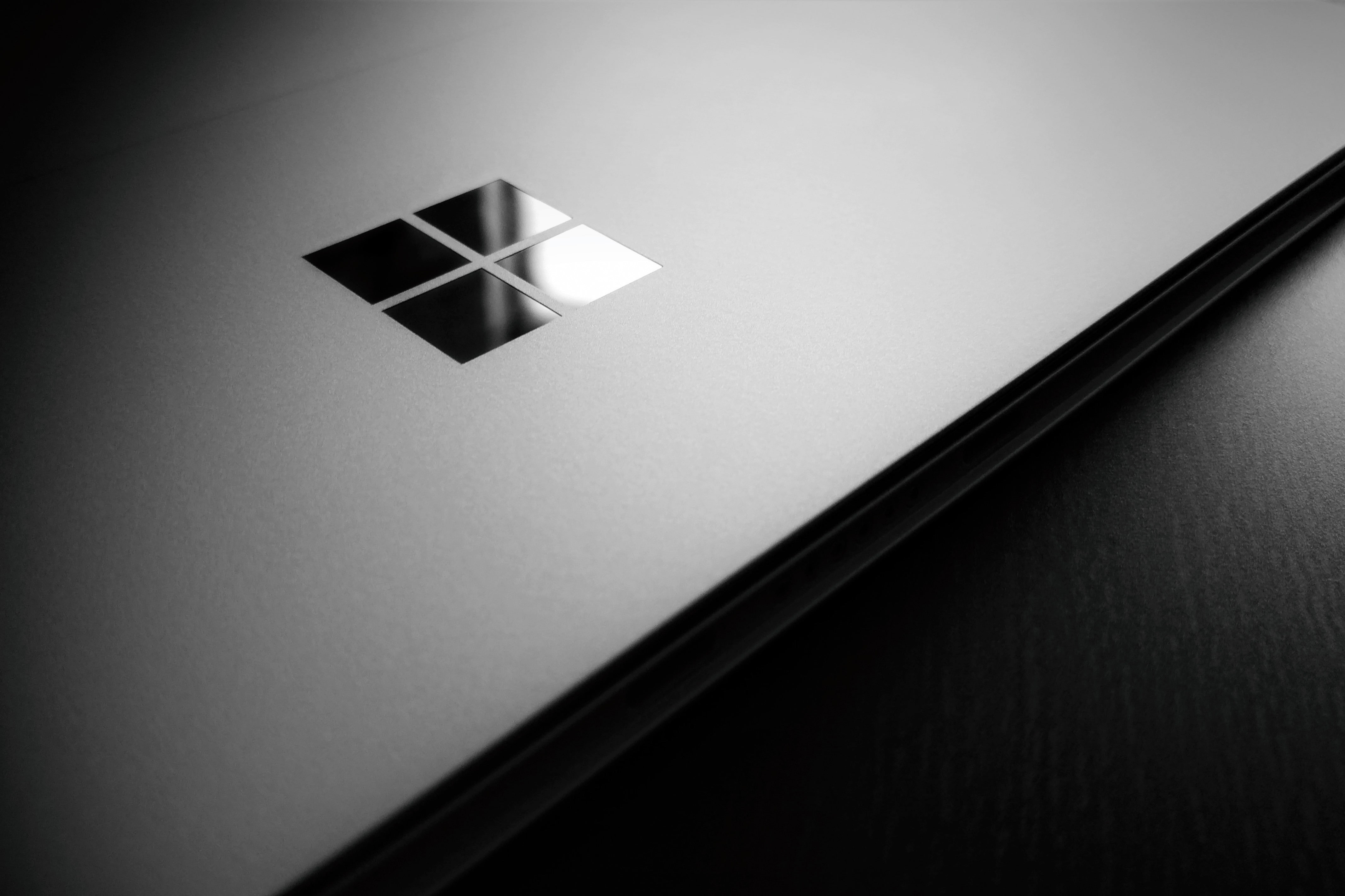 logo, laptop, Microsoft, Windows 10, wooden surface, Microsoft Windows