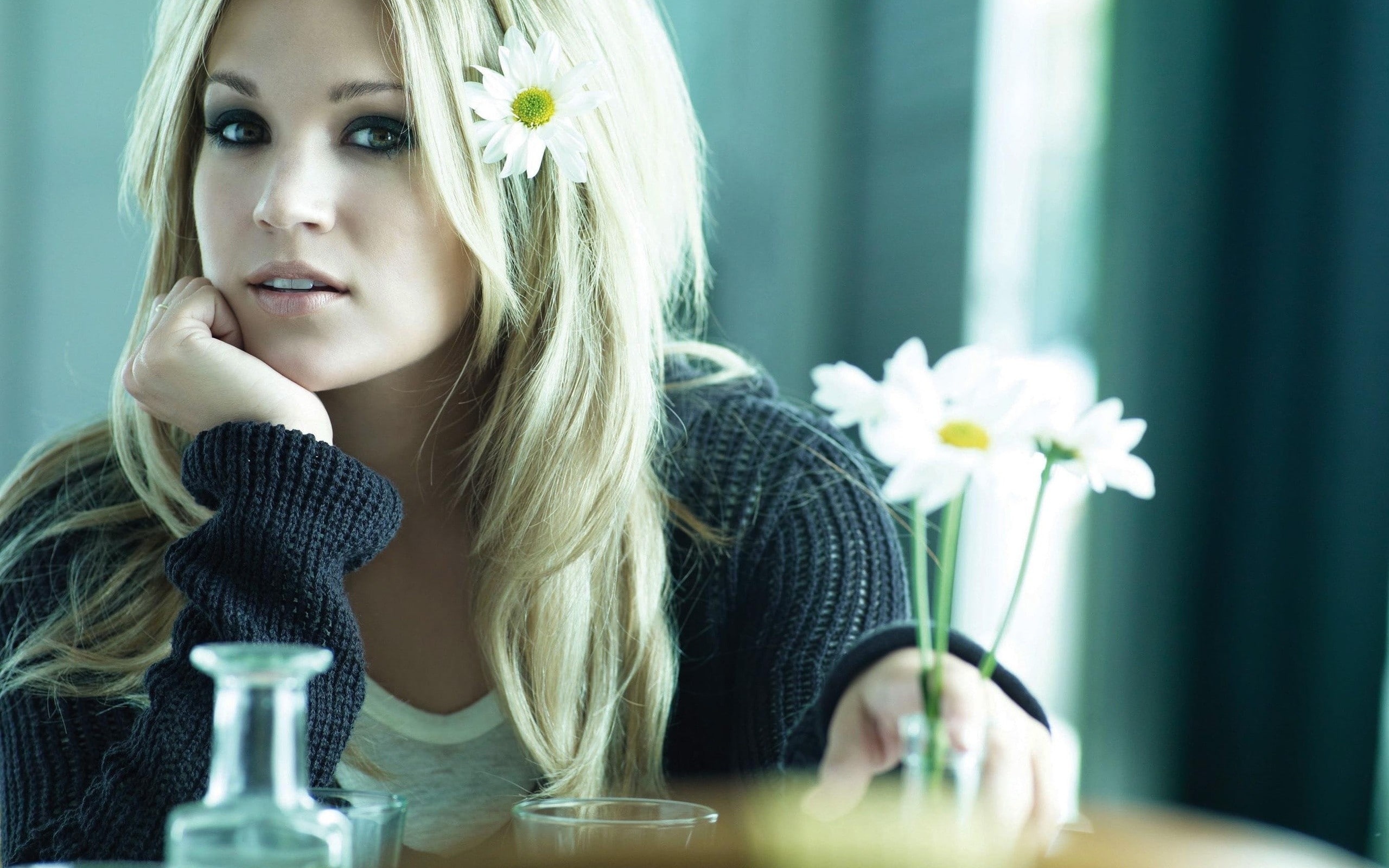 women, Carrie Underwood, flowers, blonde, sweater, singer, celebrity