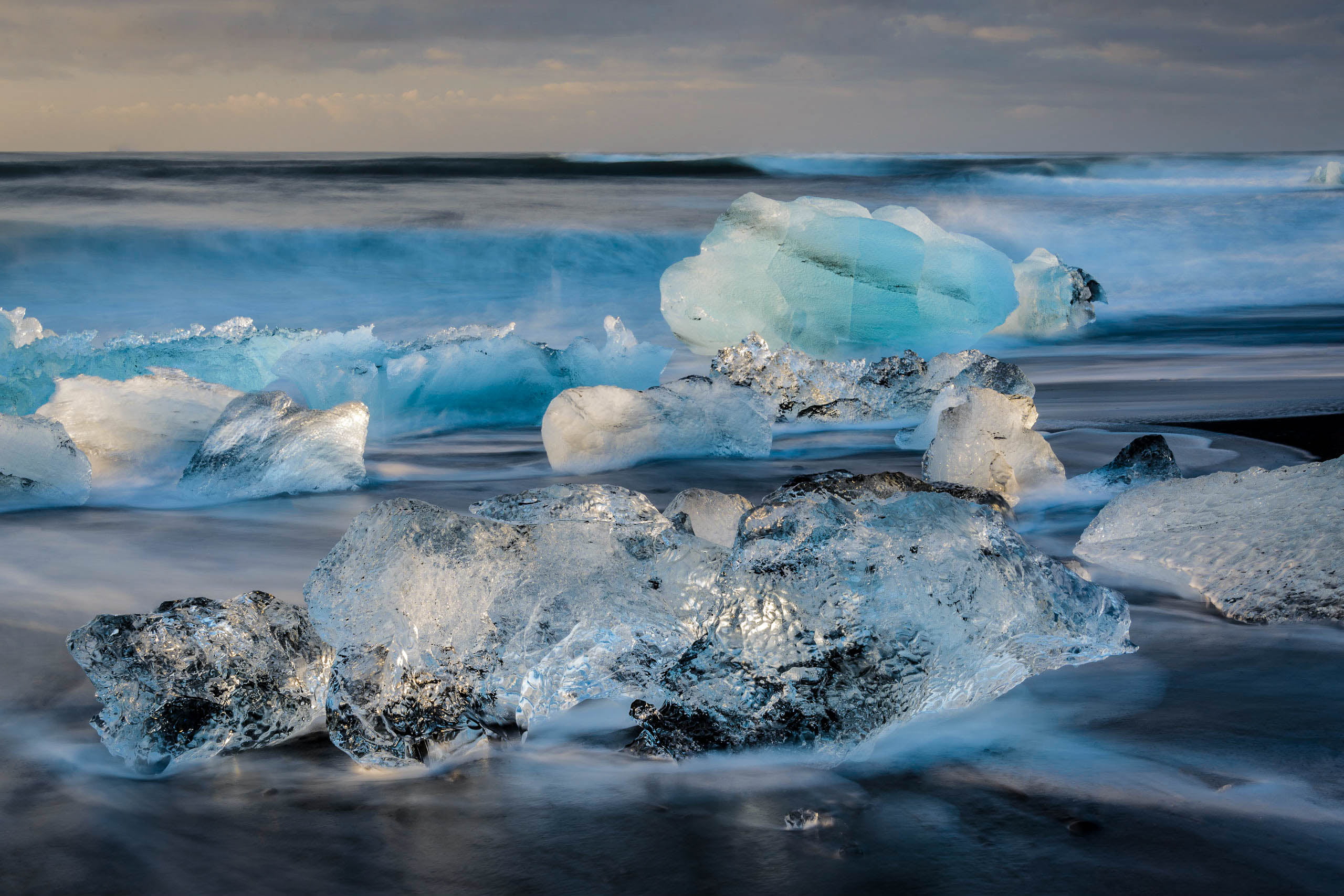 blue crystal wave, Breiðamerkursandur, Black Sand Beach, Icebergs
