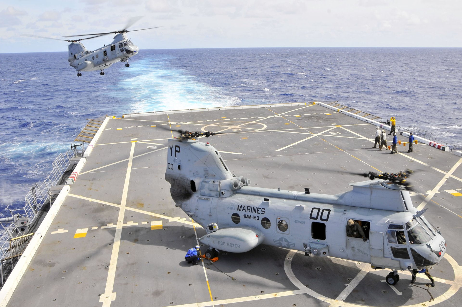 Military Helicopters, Boeing Vertol CH-46 Sea Knight, Aircraft