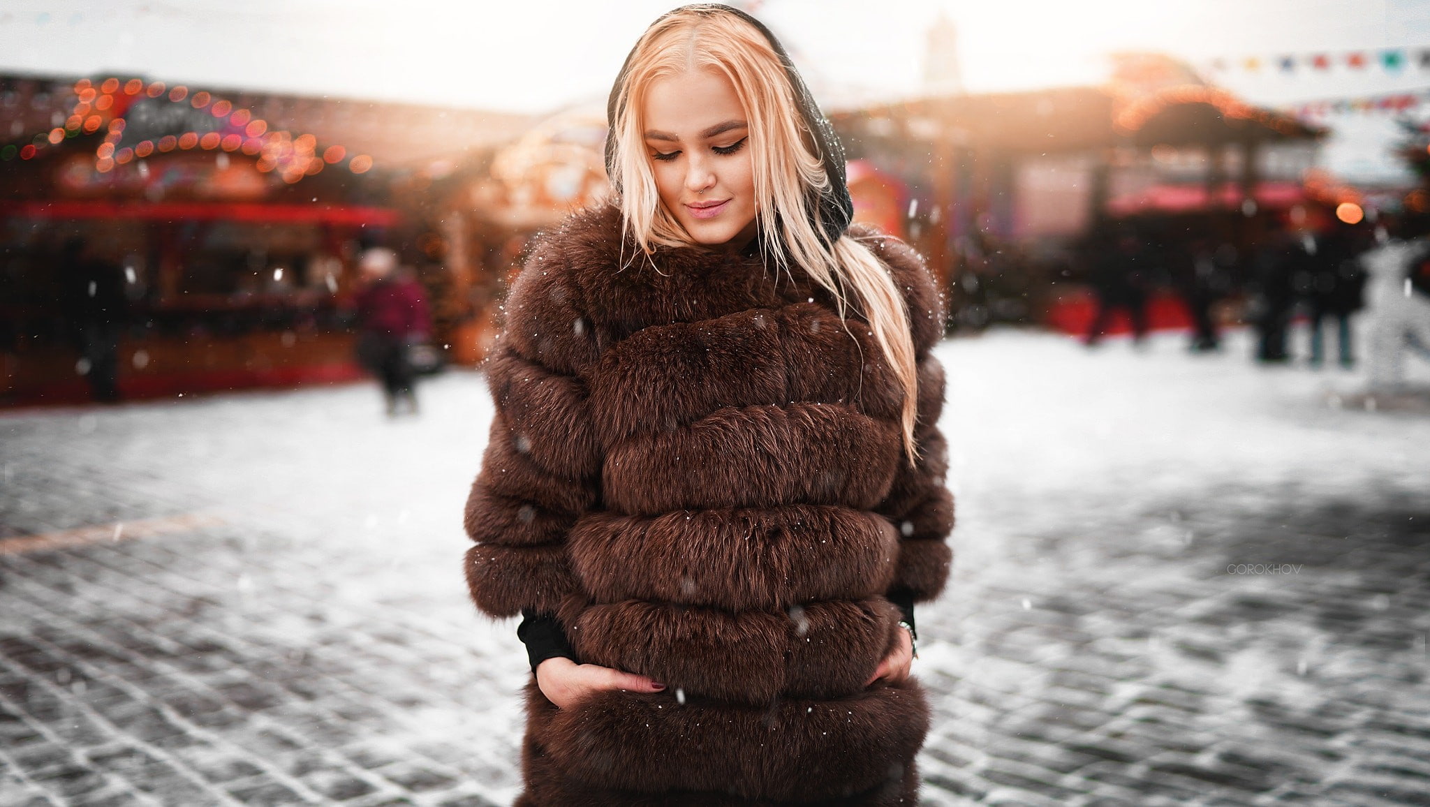 Alena Emelyanova, women, blonde, fur, portrait, snow, depth of field