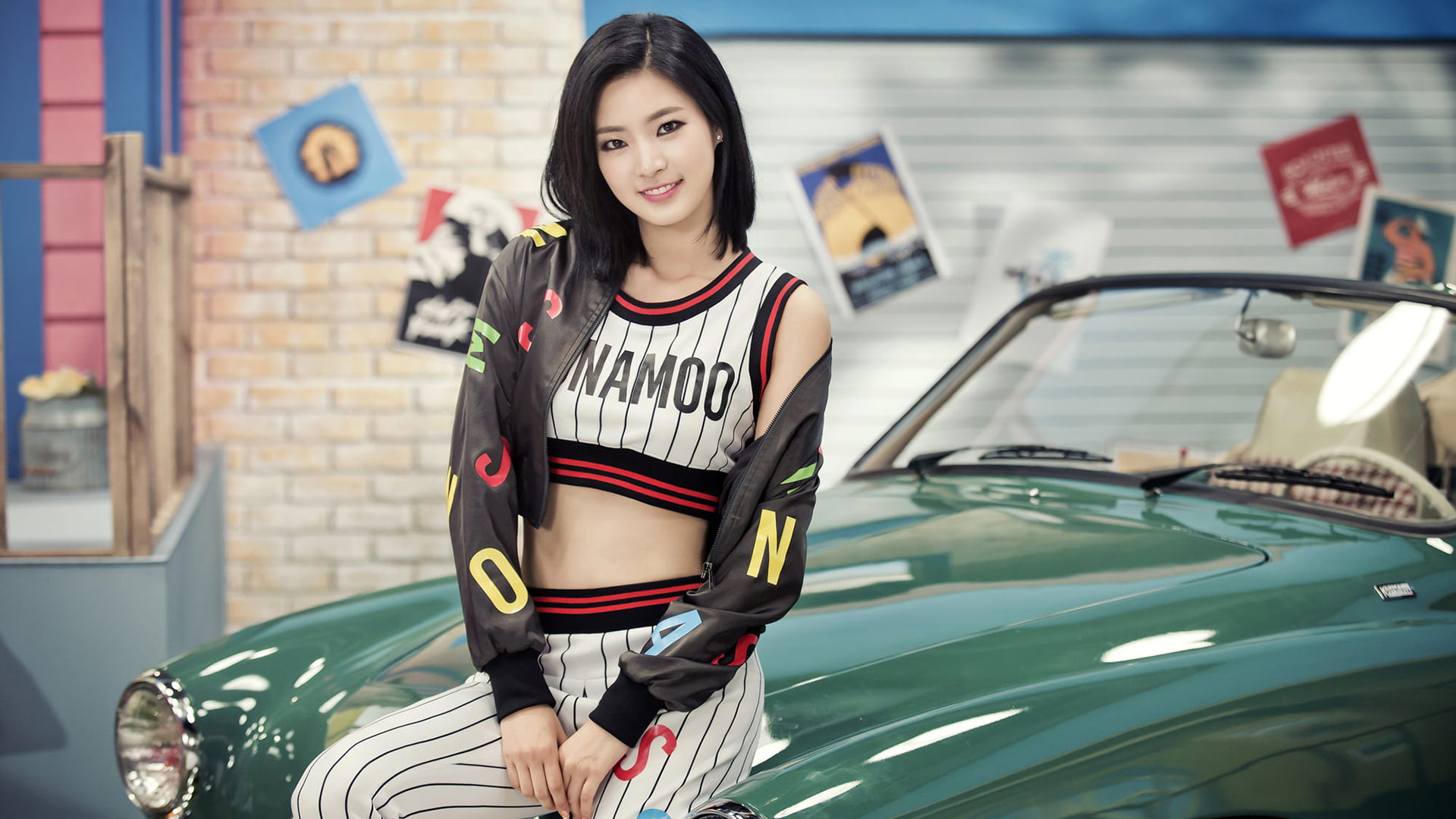 women's white and black crop-top, Sonamoo, K-pop, women with cars