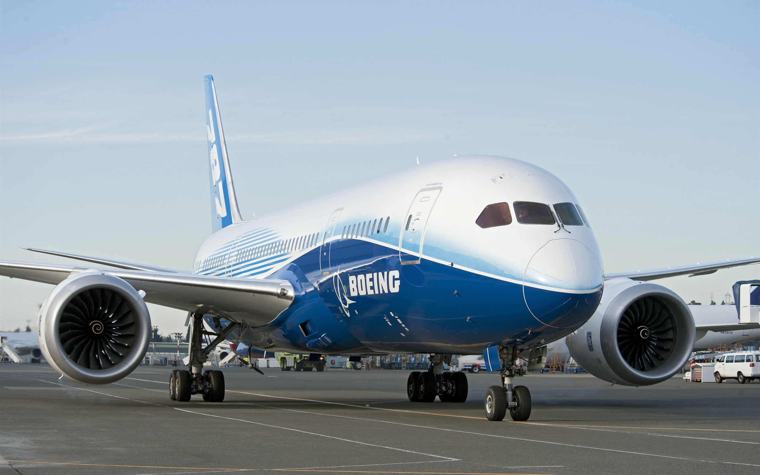 Boeing 787 Dreamliner HD Wallpaper 10, white and blue Boeing airplane