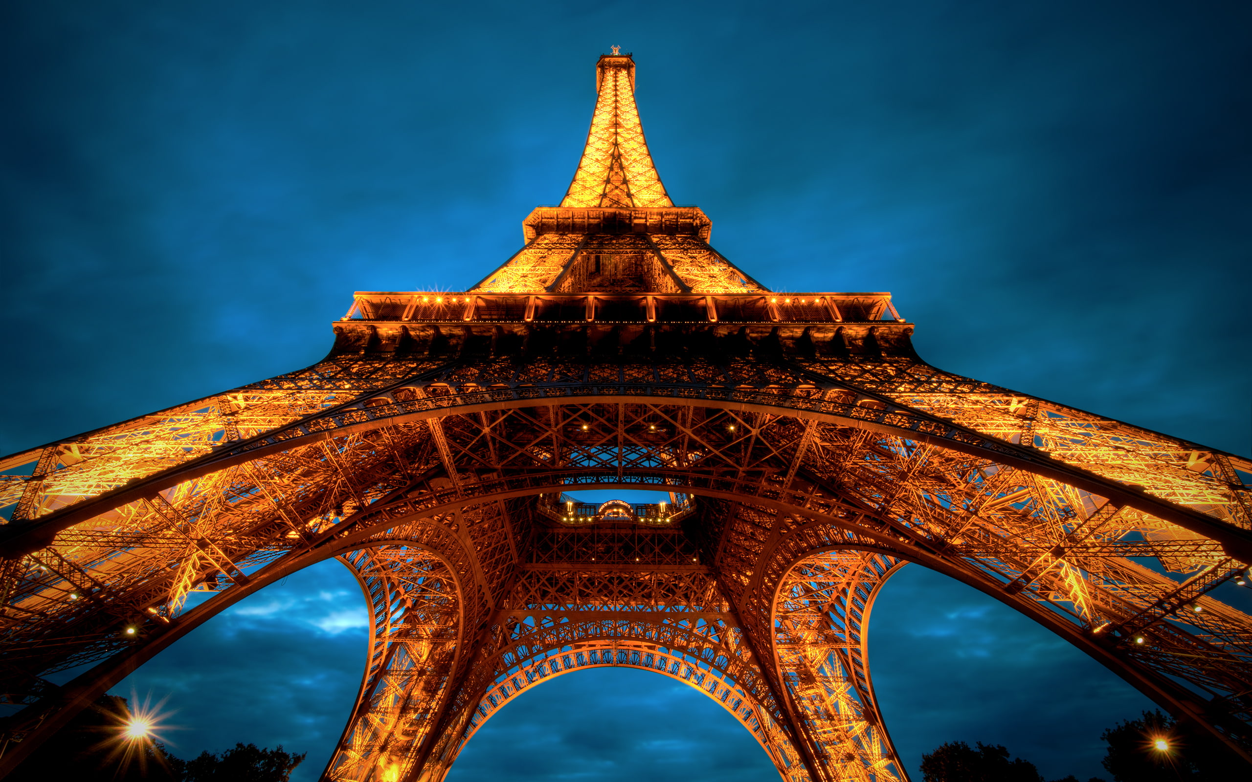 Monuments, Eiffel Tower