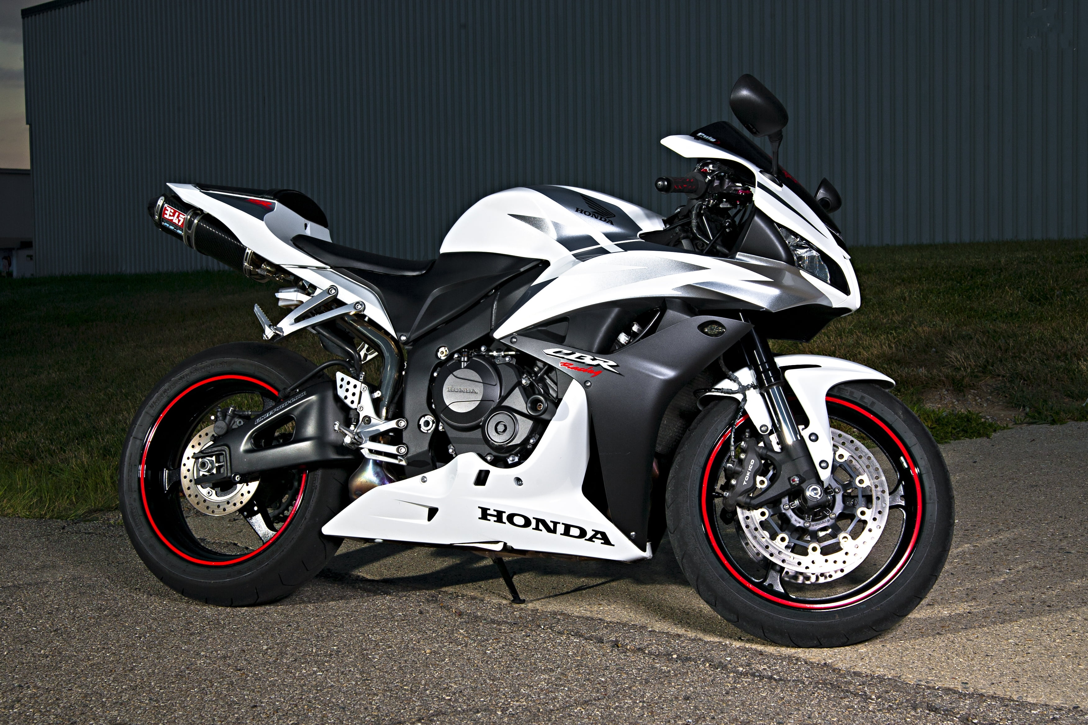 Free Download Hd Wallpaper Black And White Honda Cbr Sports Bike Motorcycle Super Sport 1633