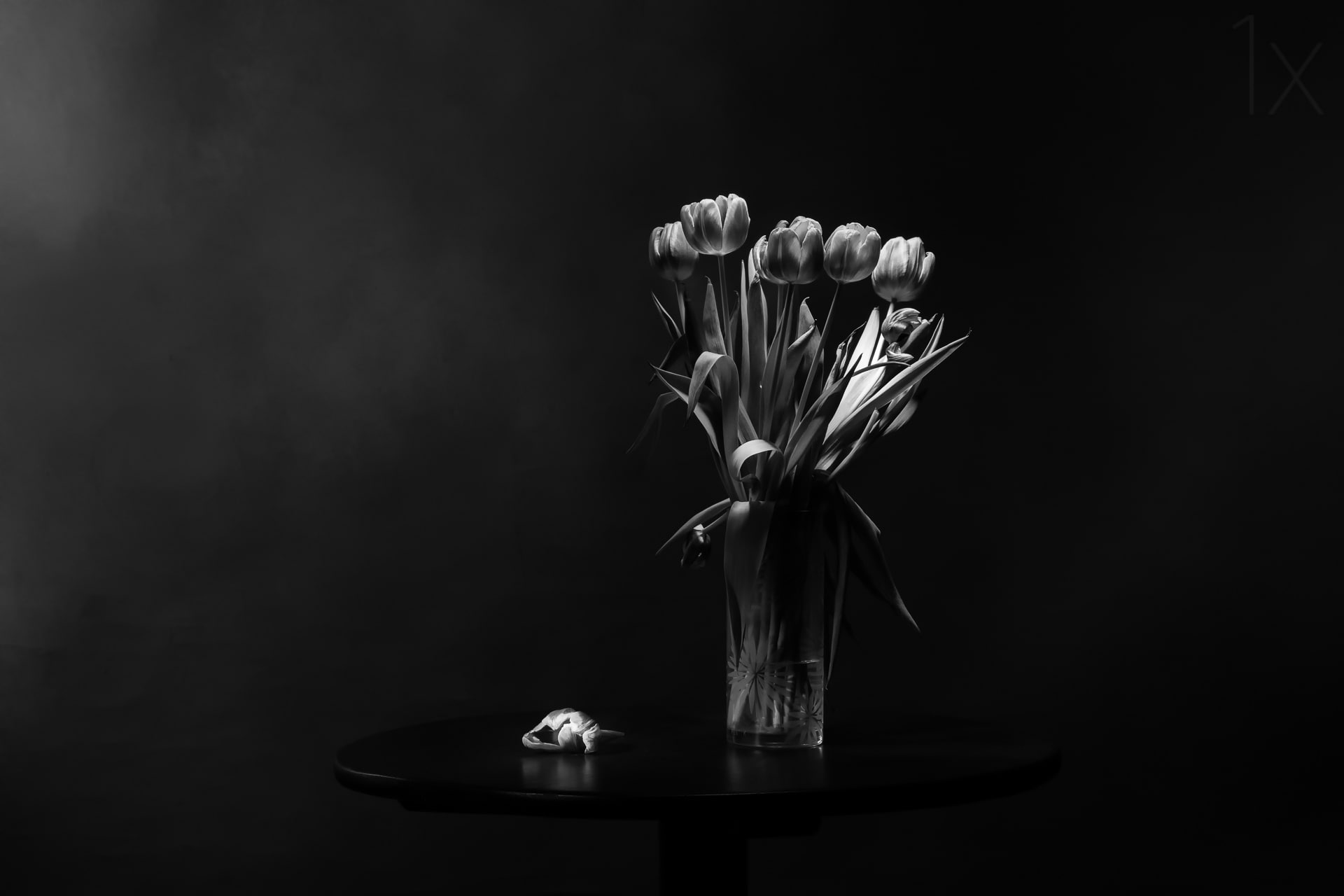 table, bouquet