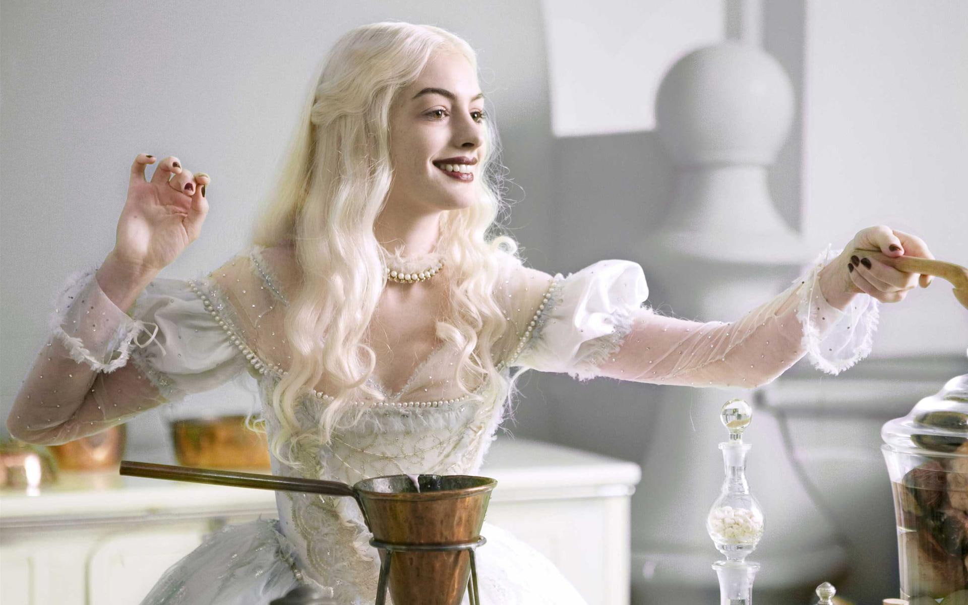 Anne Hathaway in Alice in Wonderland, celebrity, celebrities
