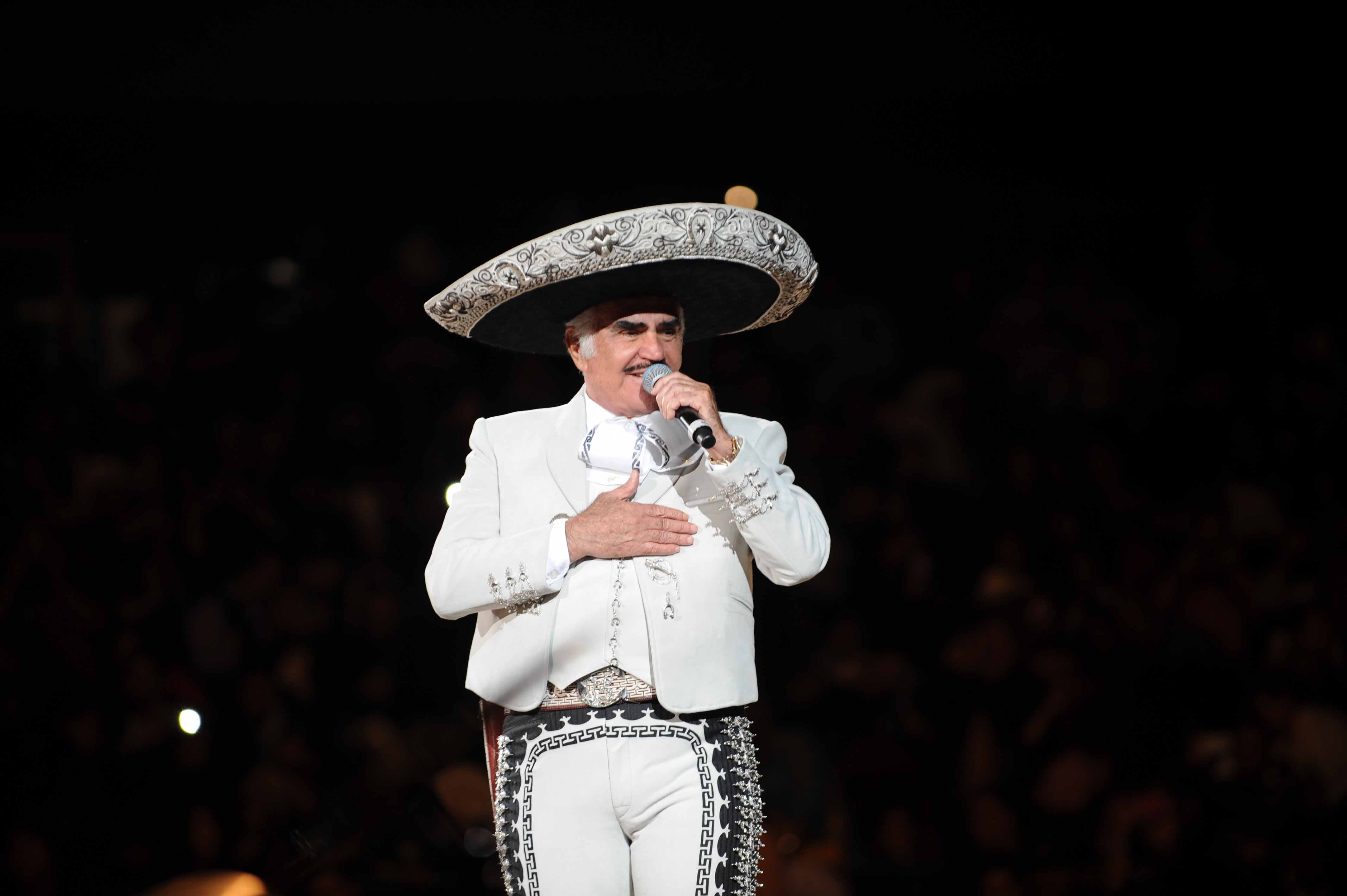 men's black and gray sombrero, vicente fernandez, 2015, rancho los 3 potrillos