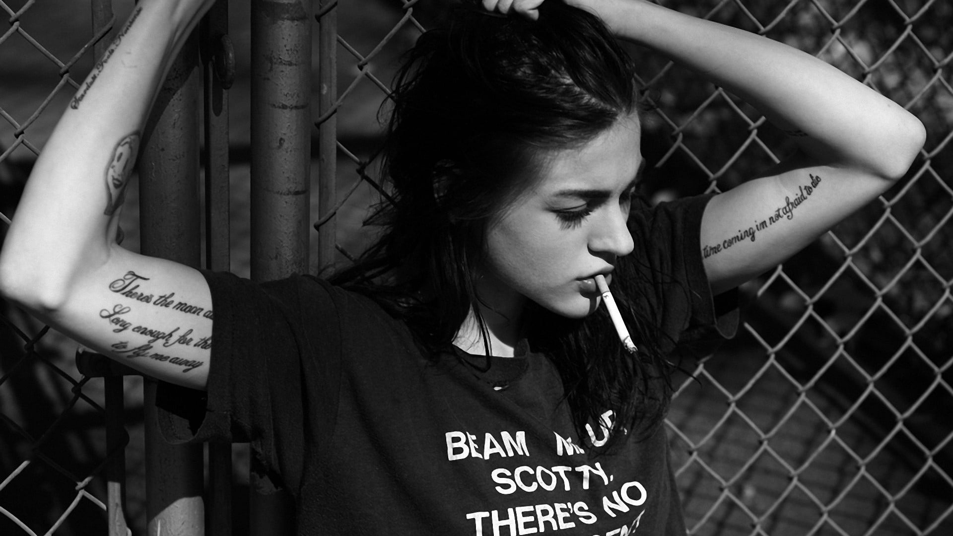 women, tattoo, smoking, Frances Bean Cobain, monochrome, one person