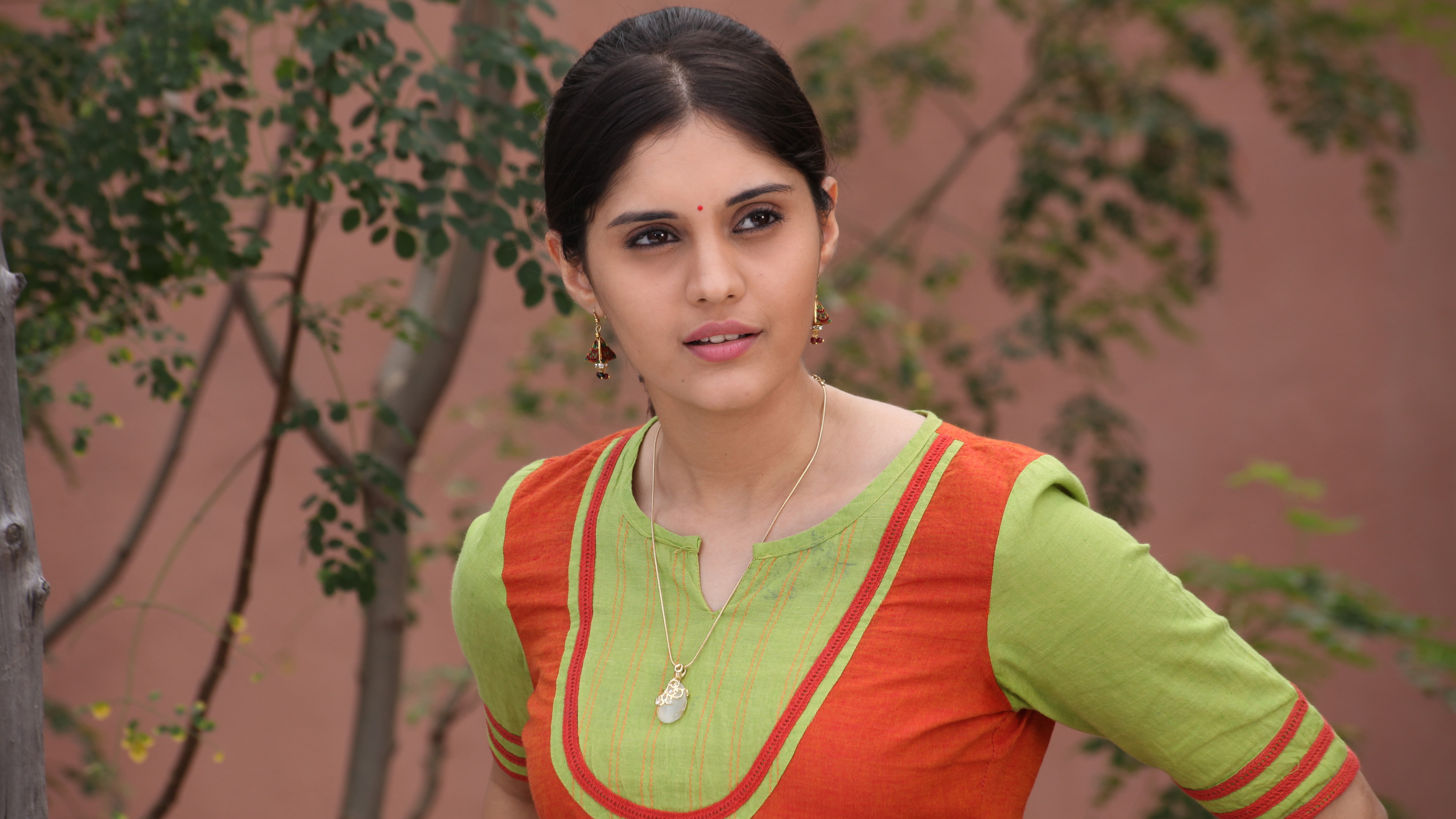 Hot and of actress surabhi HD wallpapers | Pxfuel