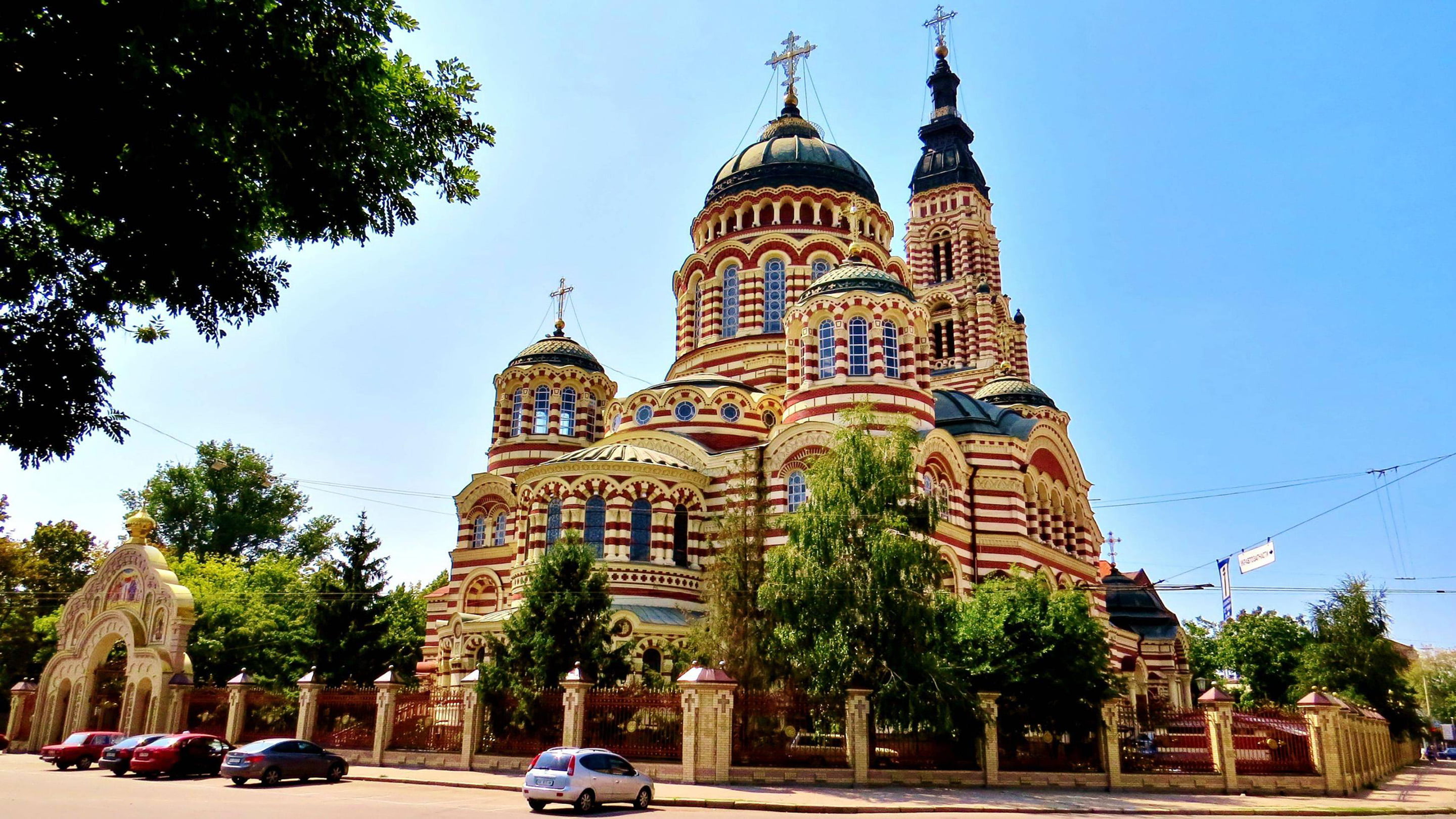 Annunciation Cathedral, Kharkiv, Ukraine, architecture, tree