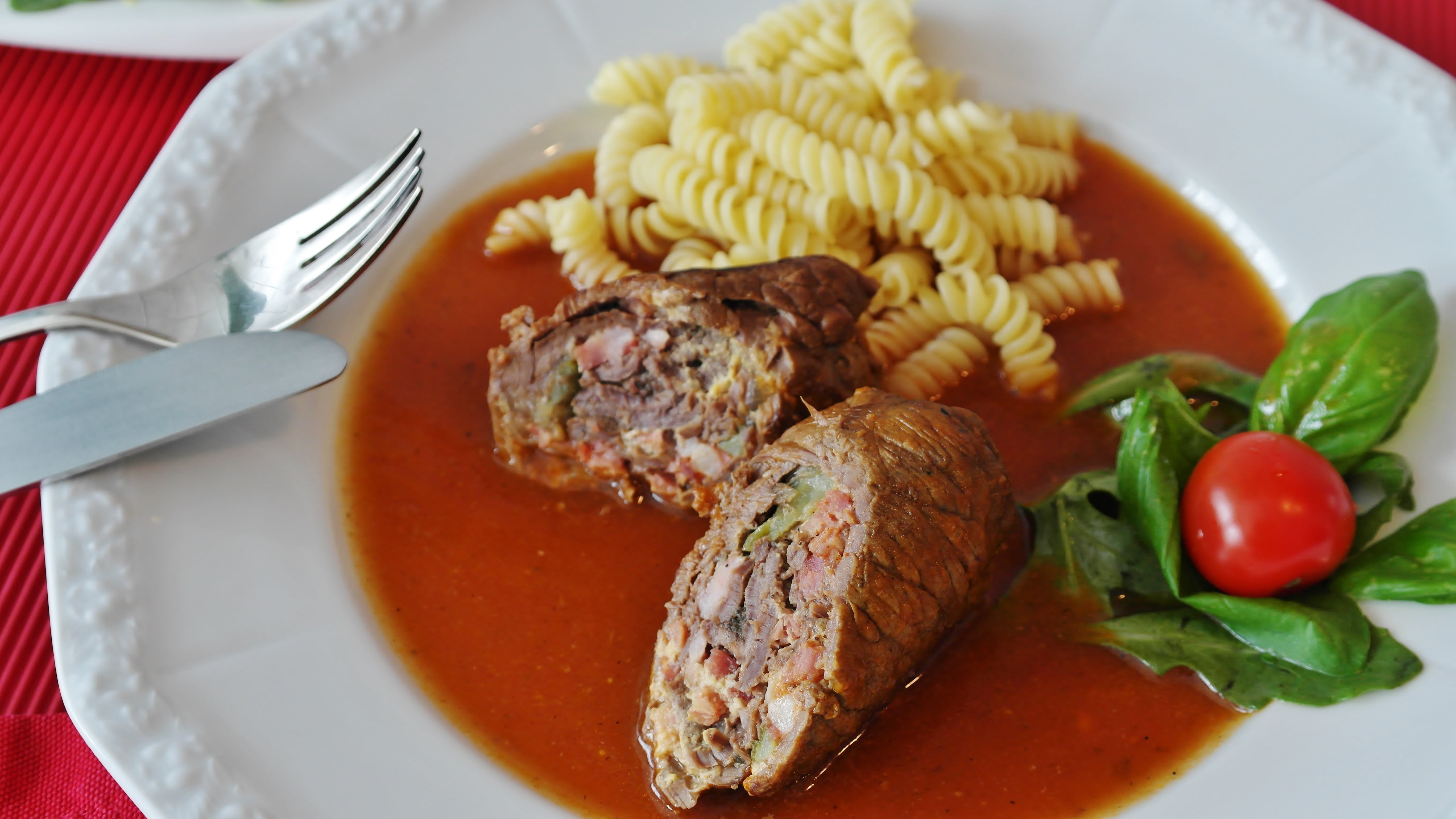 cooked meat, meatloaf, pasta, vegetables, sauce, food, food and drink