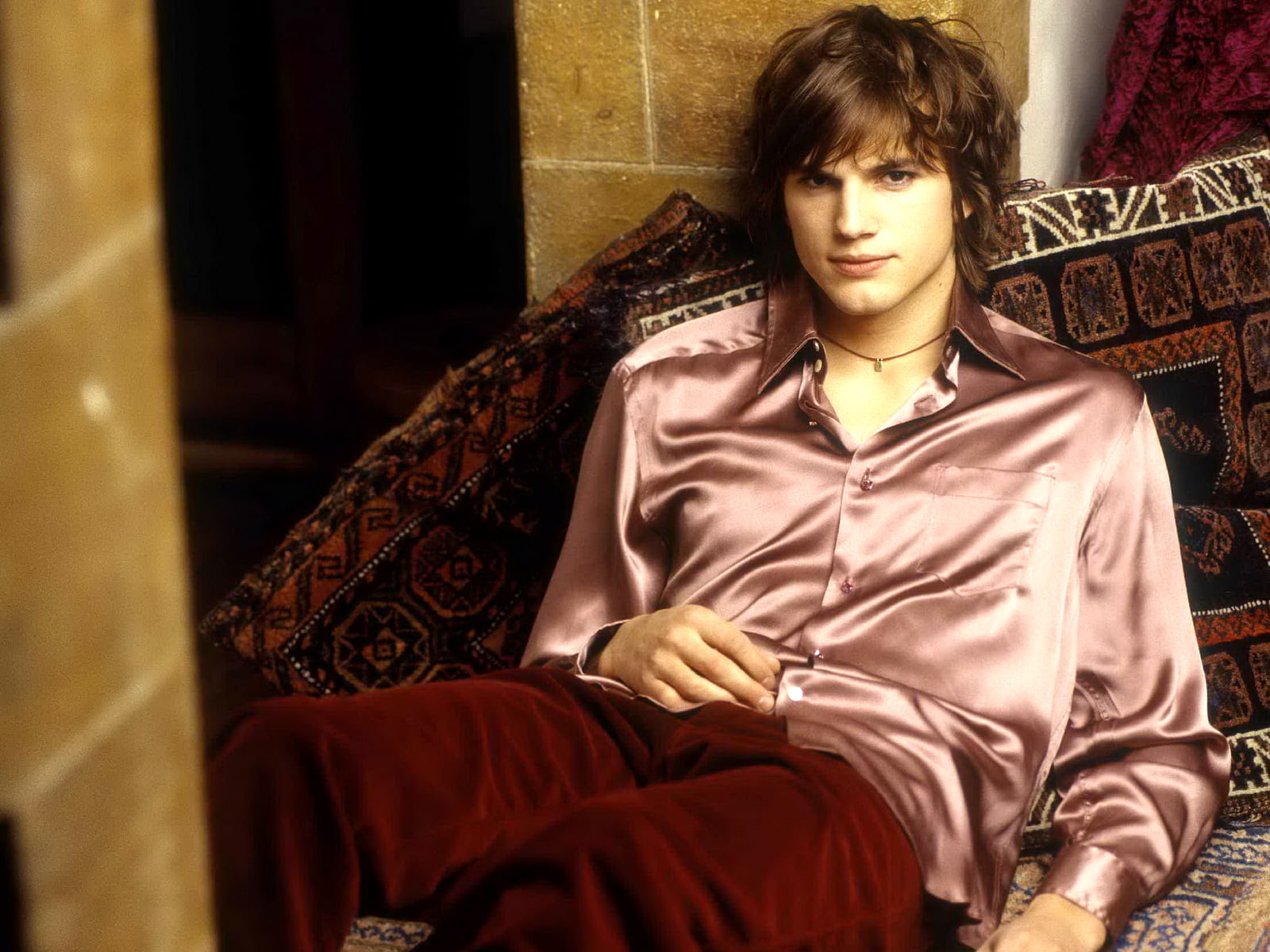 Ashton Kutcher, men's pink dress shirt, Male celebrities, hollywood