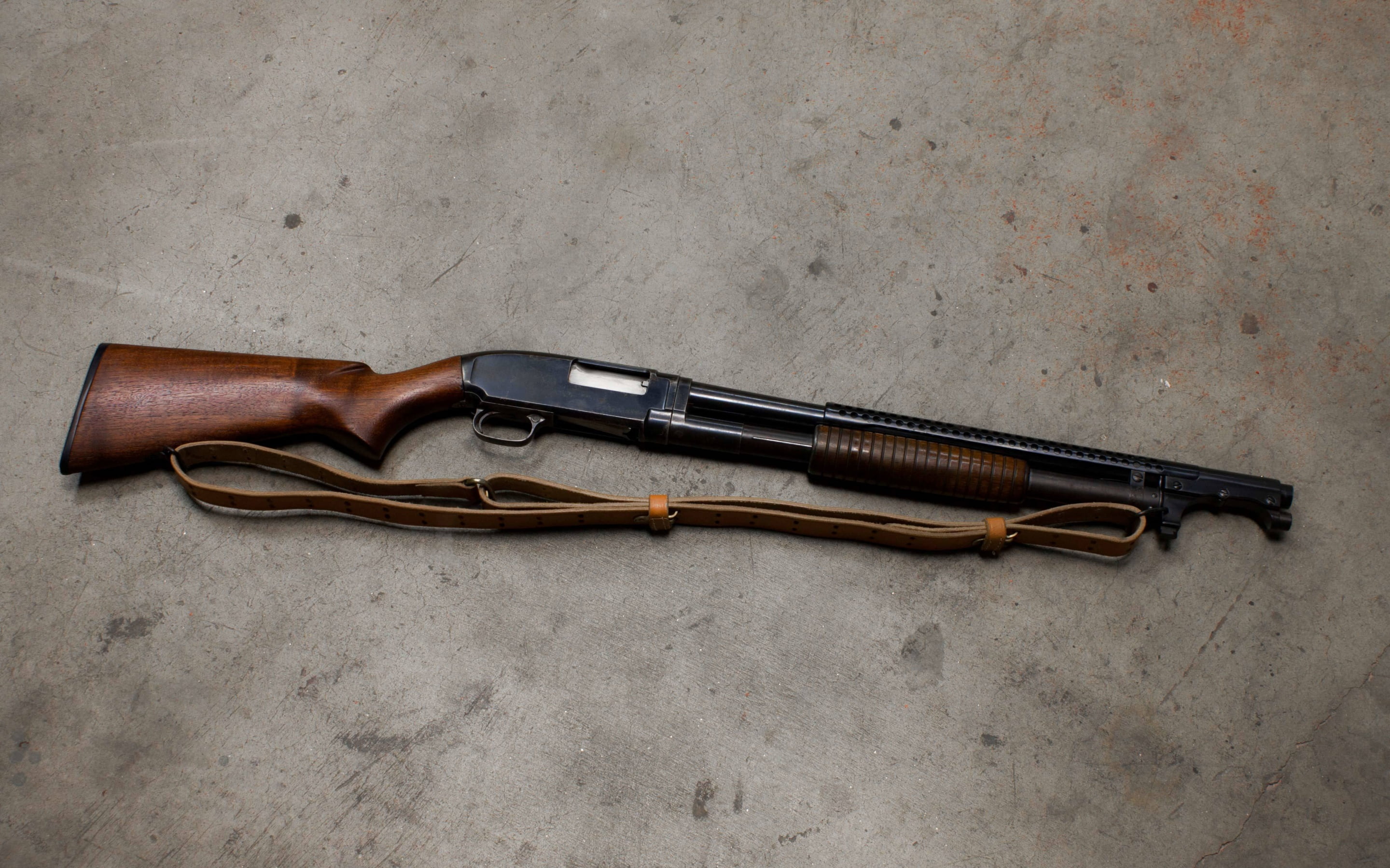 Remington 870, black and brown shotgun, War & Army, Handgun