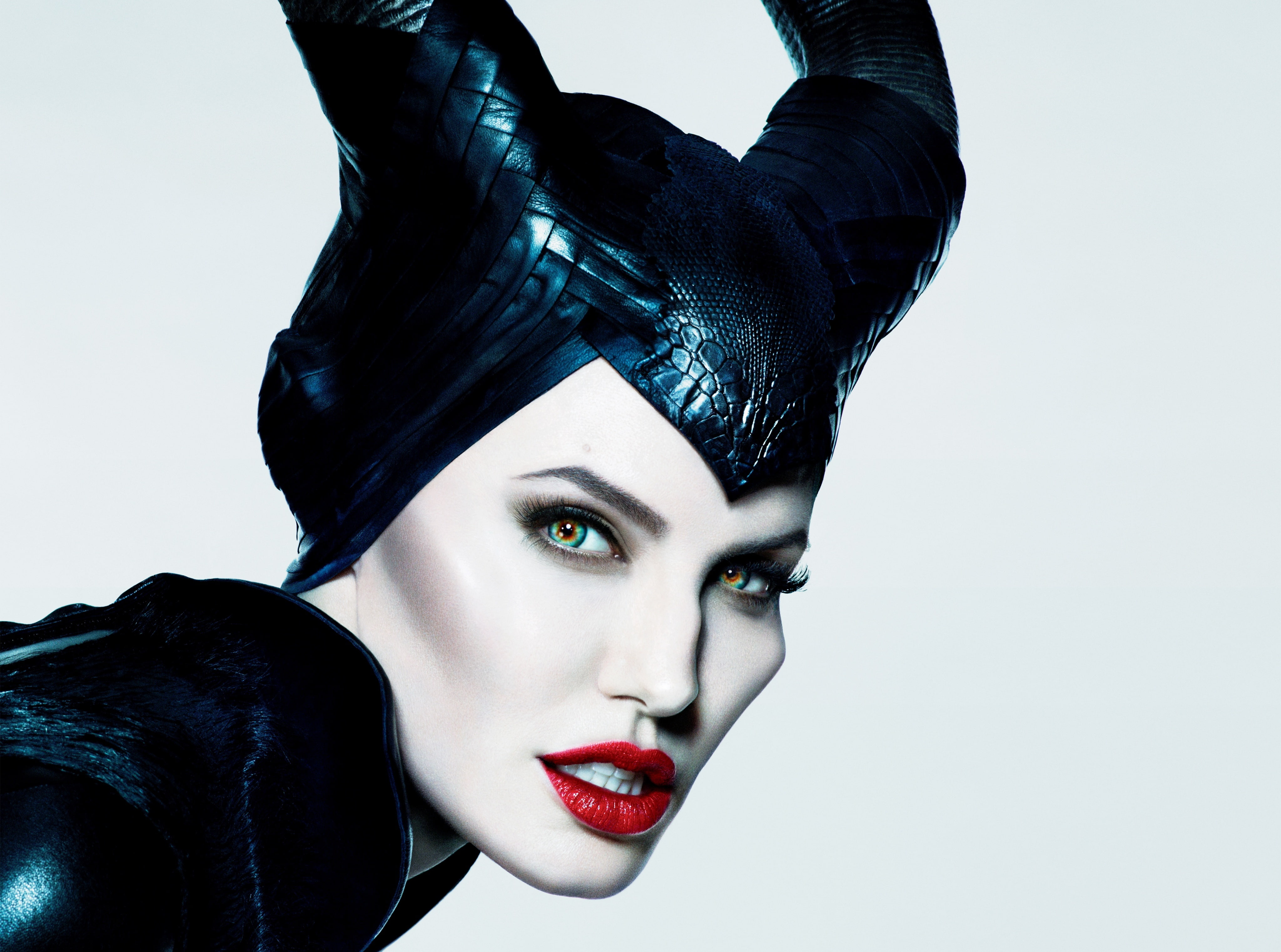 Free Download Hd Wallpaper Maleficent Angelina Jolie Beauty Angelina Jolie As Maleficent 