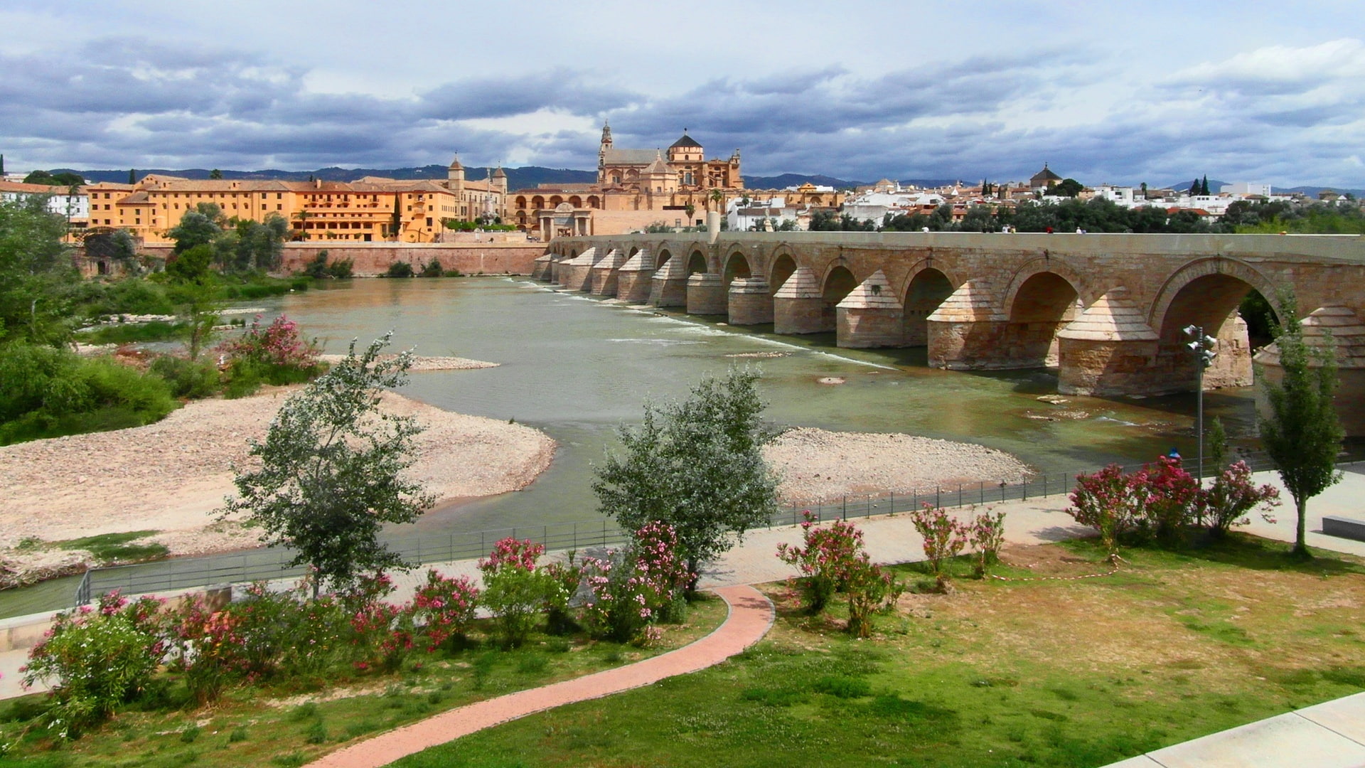 Cordoba, Andalusia, Spain, the river Guadalquivir, bridge, house, brown bridge