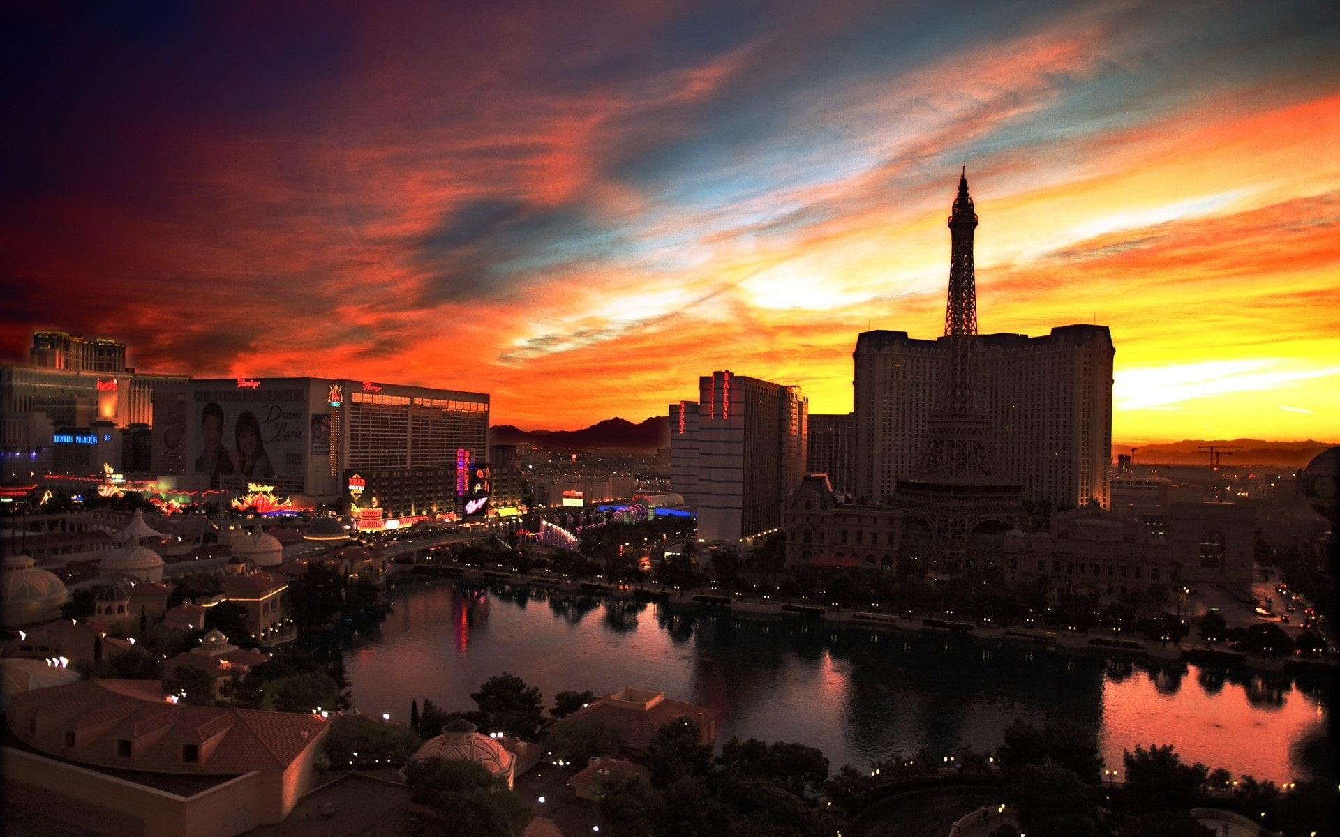 City night view, Las Vegas, casino, buildings, lights, sunset, red sky