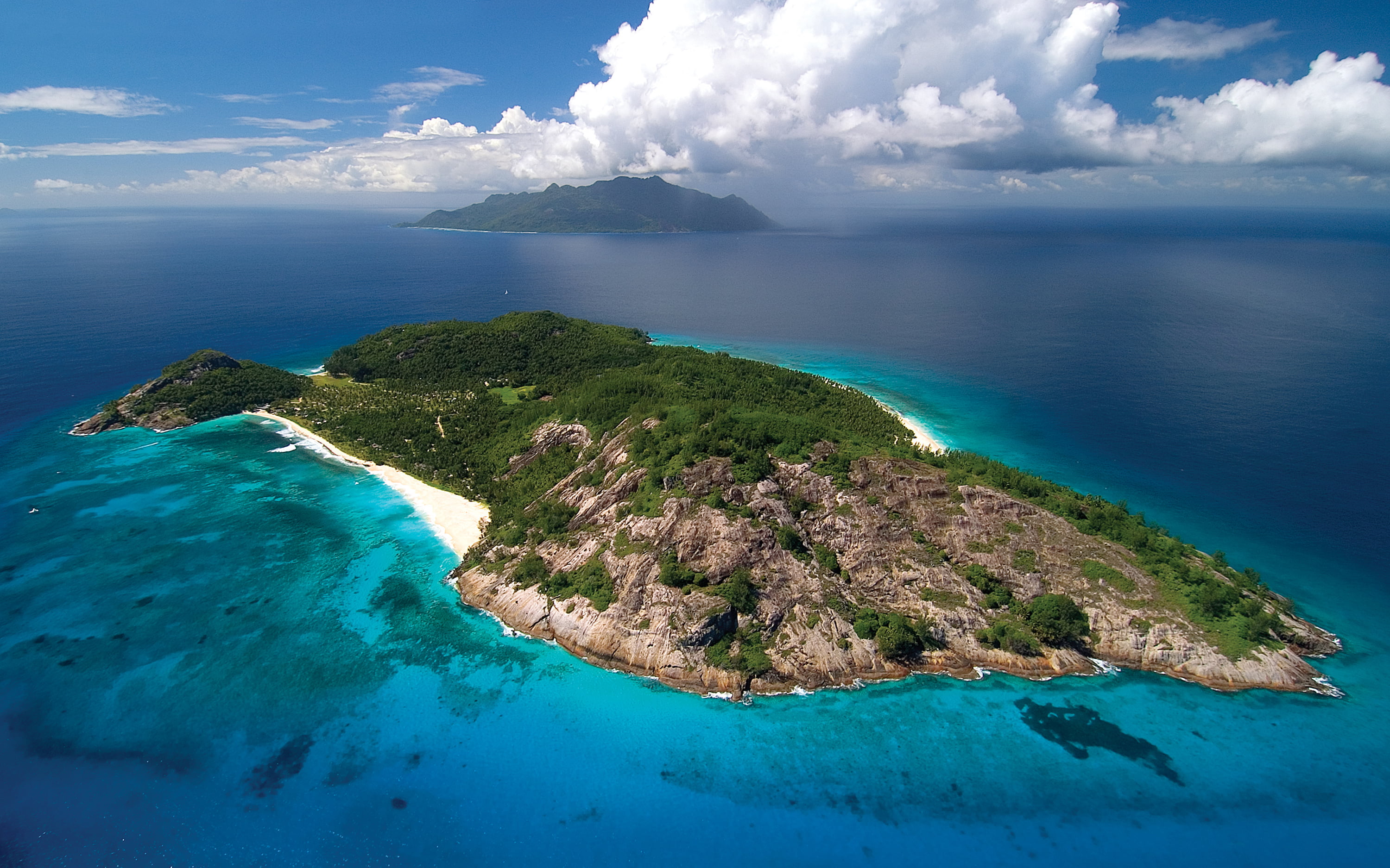 North Island One Of The Forty Granite Islands Of The Seychelles In The Indian Ocean 11 Luxury Villas Tropical Oasis Green Vegetation 3000×1875