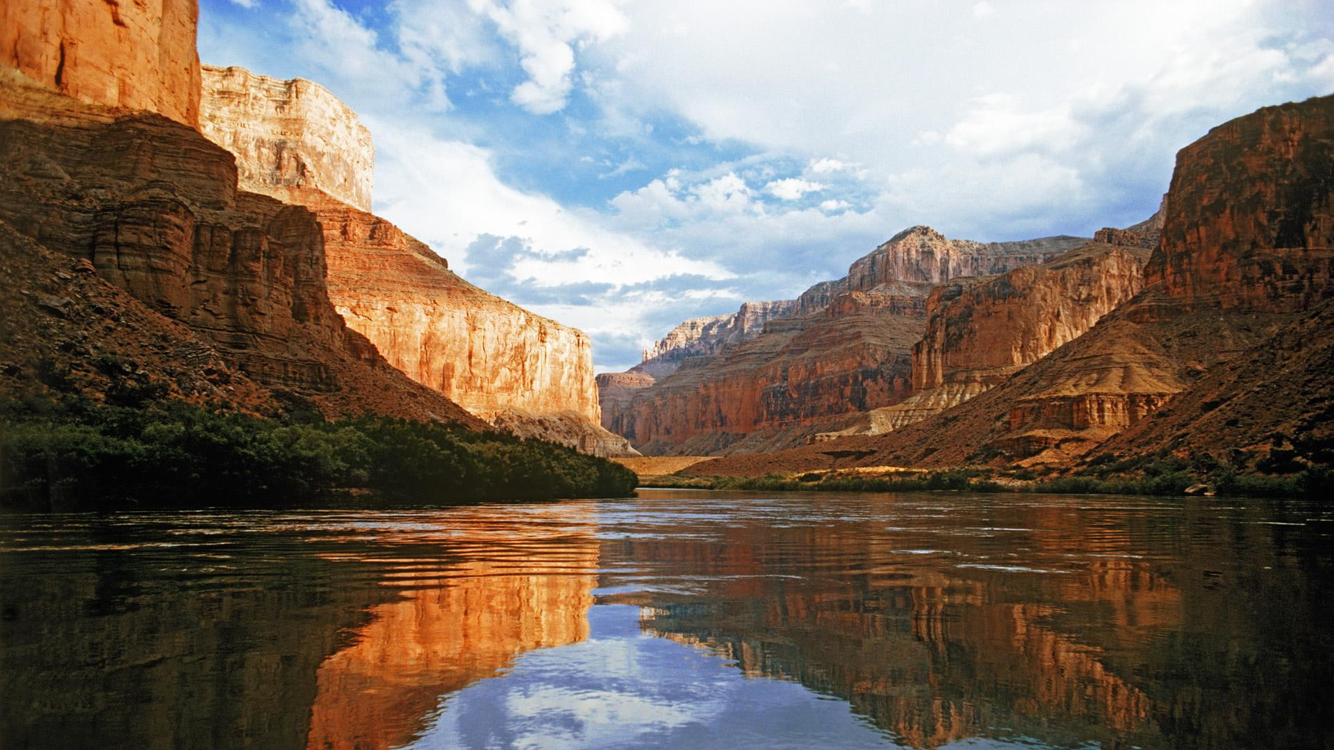Colorado River, Gr Canyon National Park, Arizona, body of water between brown mountains