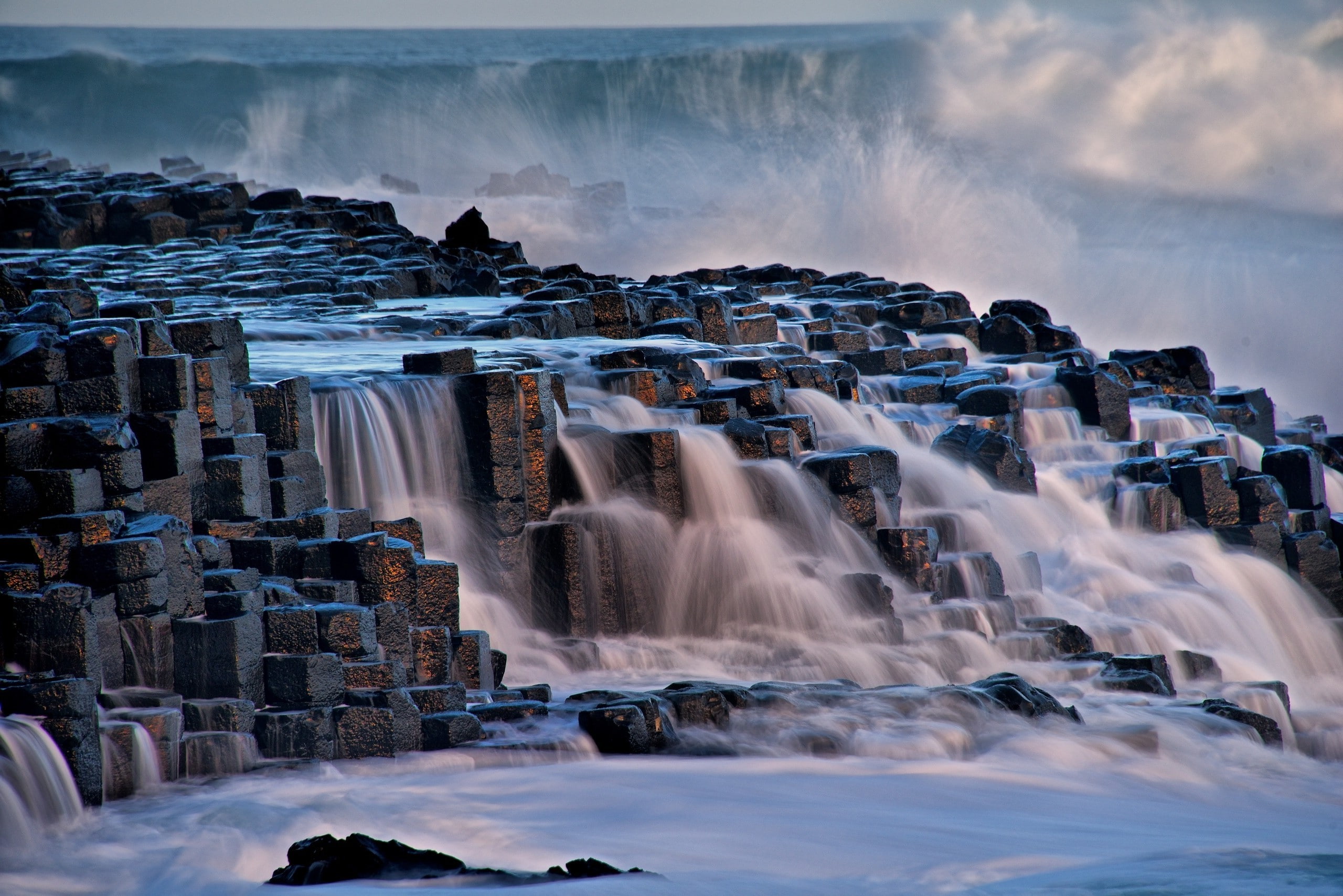 nature landscape giants causeway sea waves rock rock formation ireland long exposure