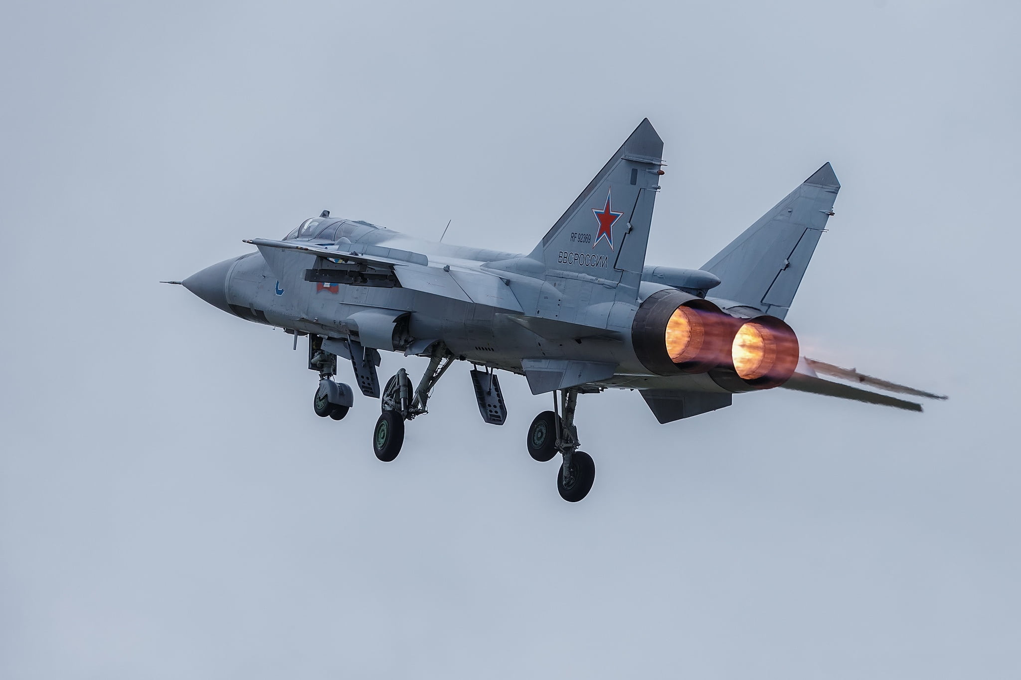 gray fighter jet, fighter-interceptor, weatherproof, The MiG-31