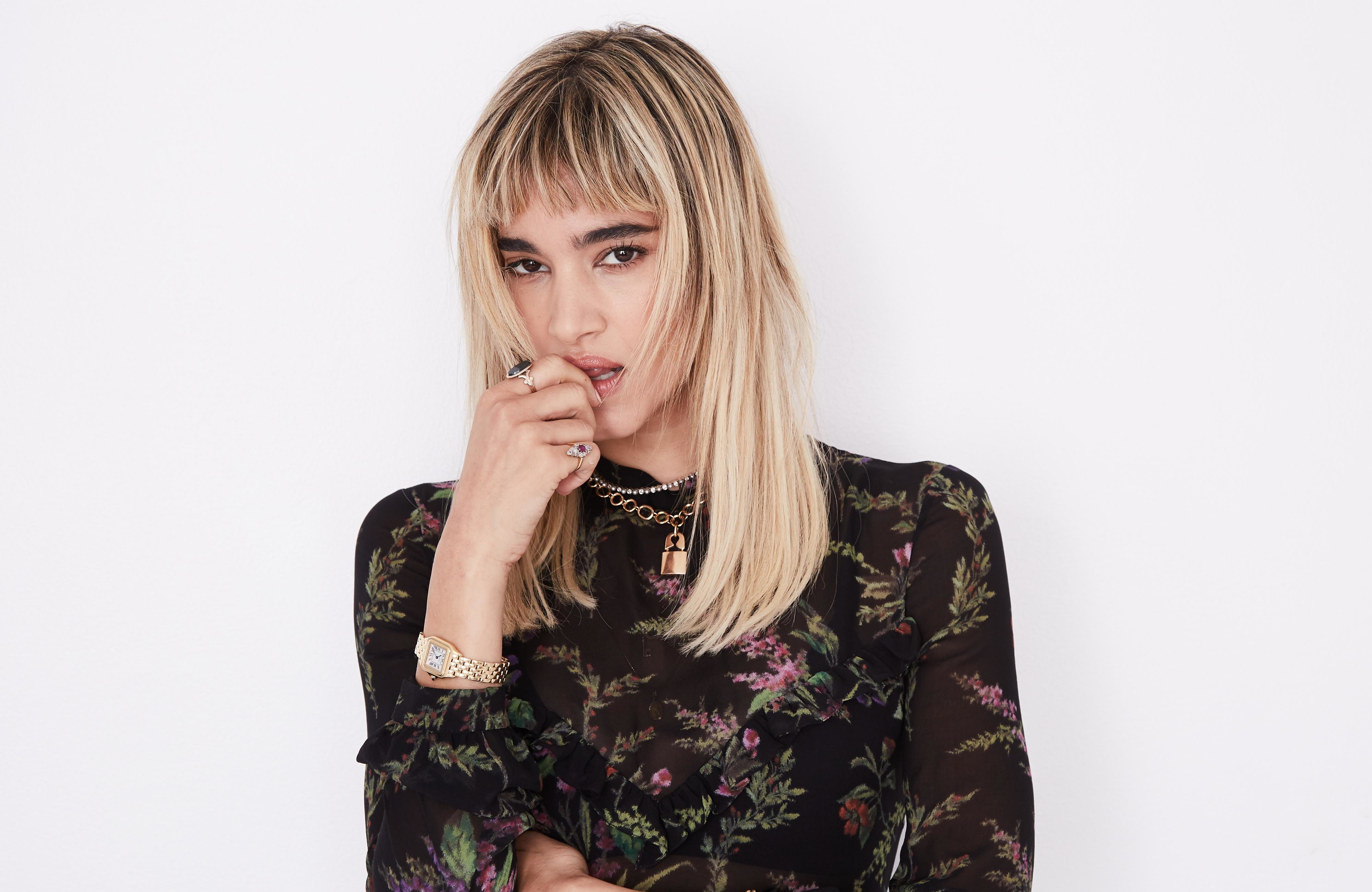 Free Download Hd Wallpaper Sofia Boutella Actress French Blonde Dyed Hair Pink Lipstick
