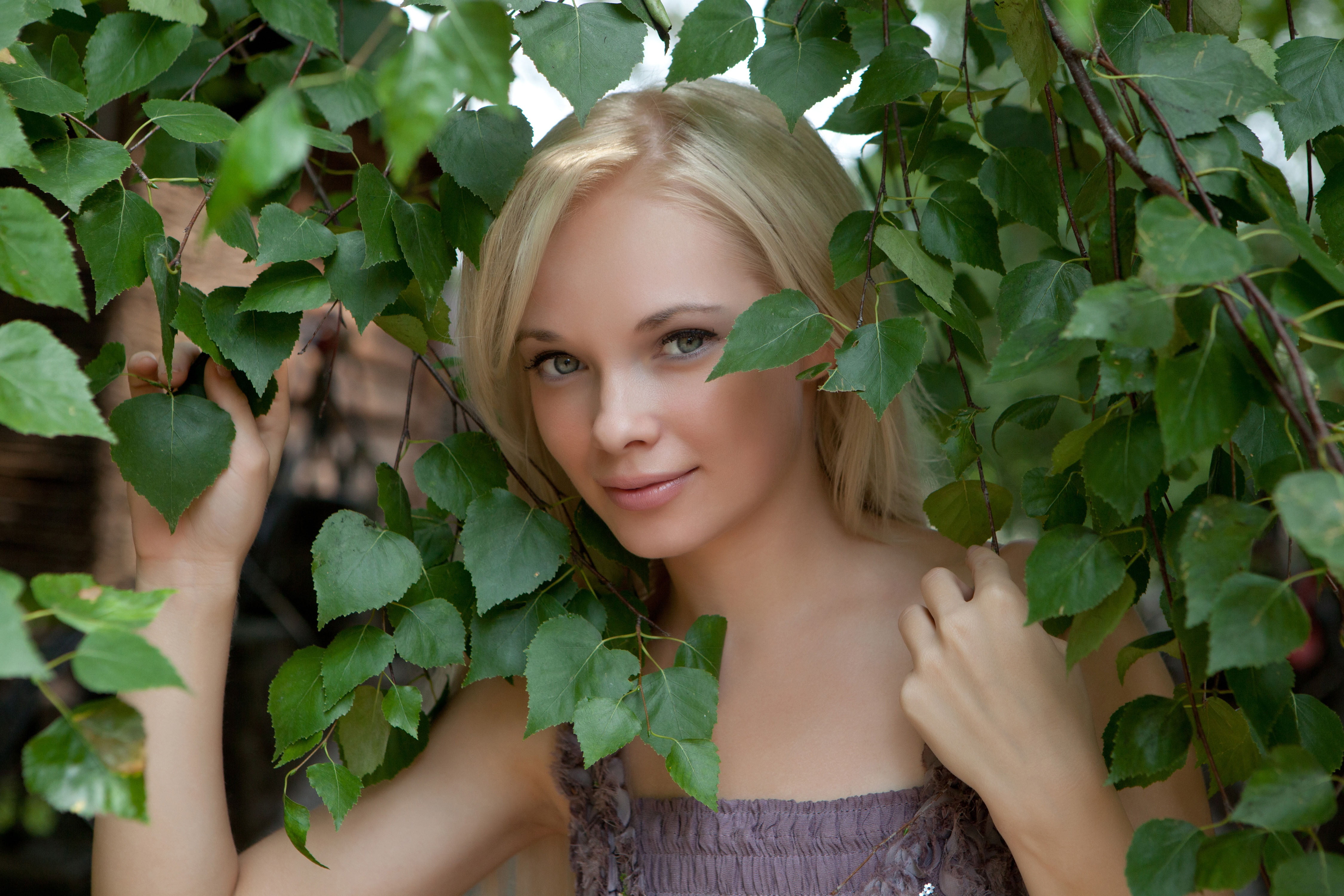 Free Download Hd Wallpaper Look Leaves Smile Dress Blonde Feeona Wallpaper Flare 5084