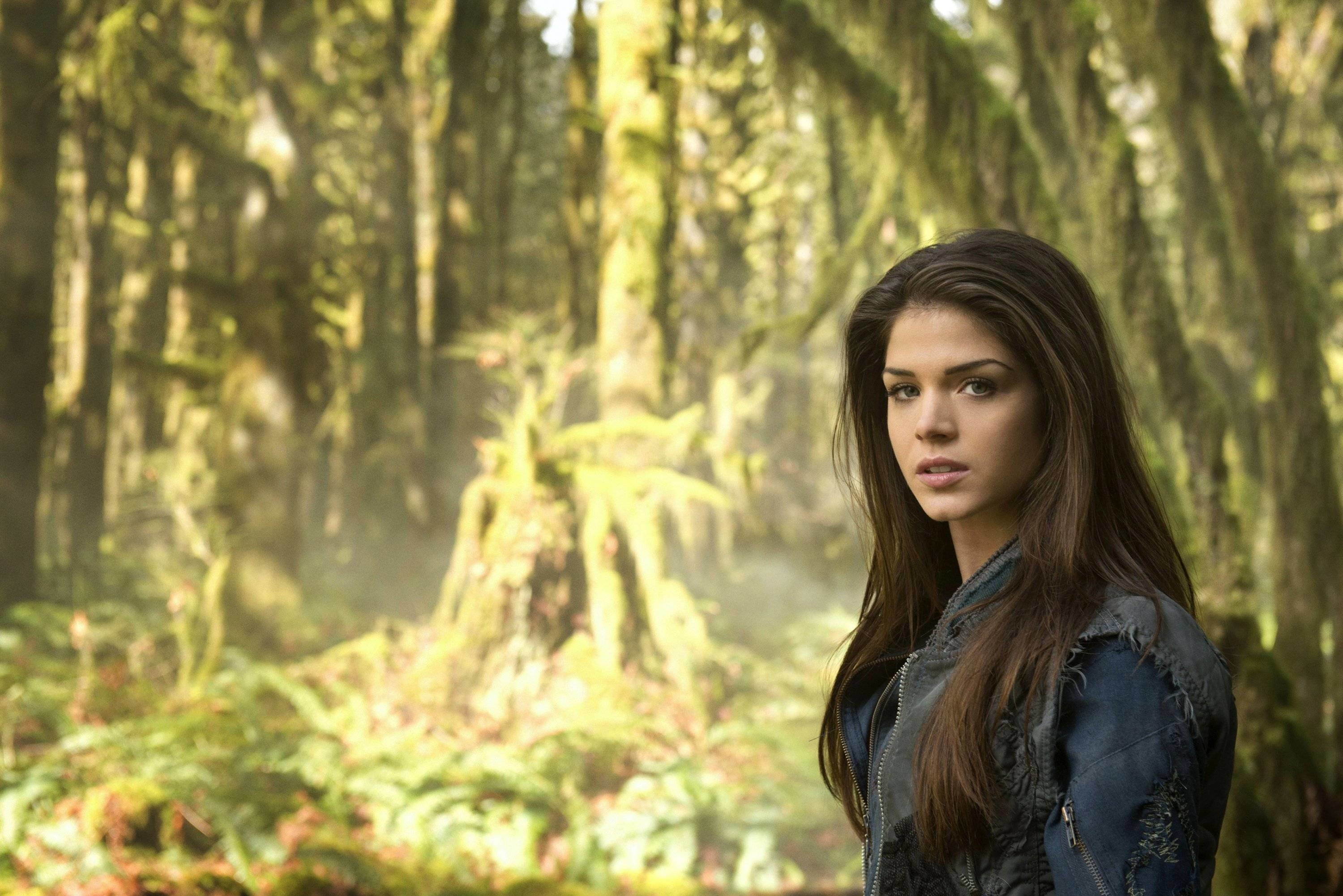 Marie Avgeropoulos As Octavia Blake In The 100, forest, tree