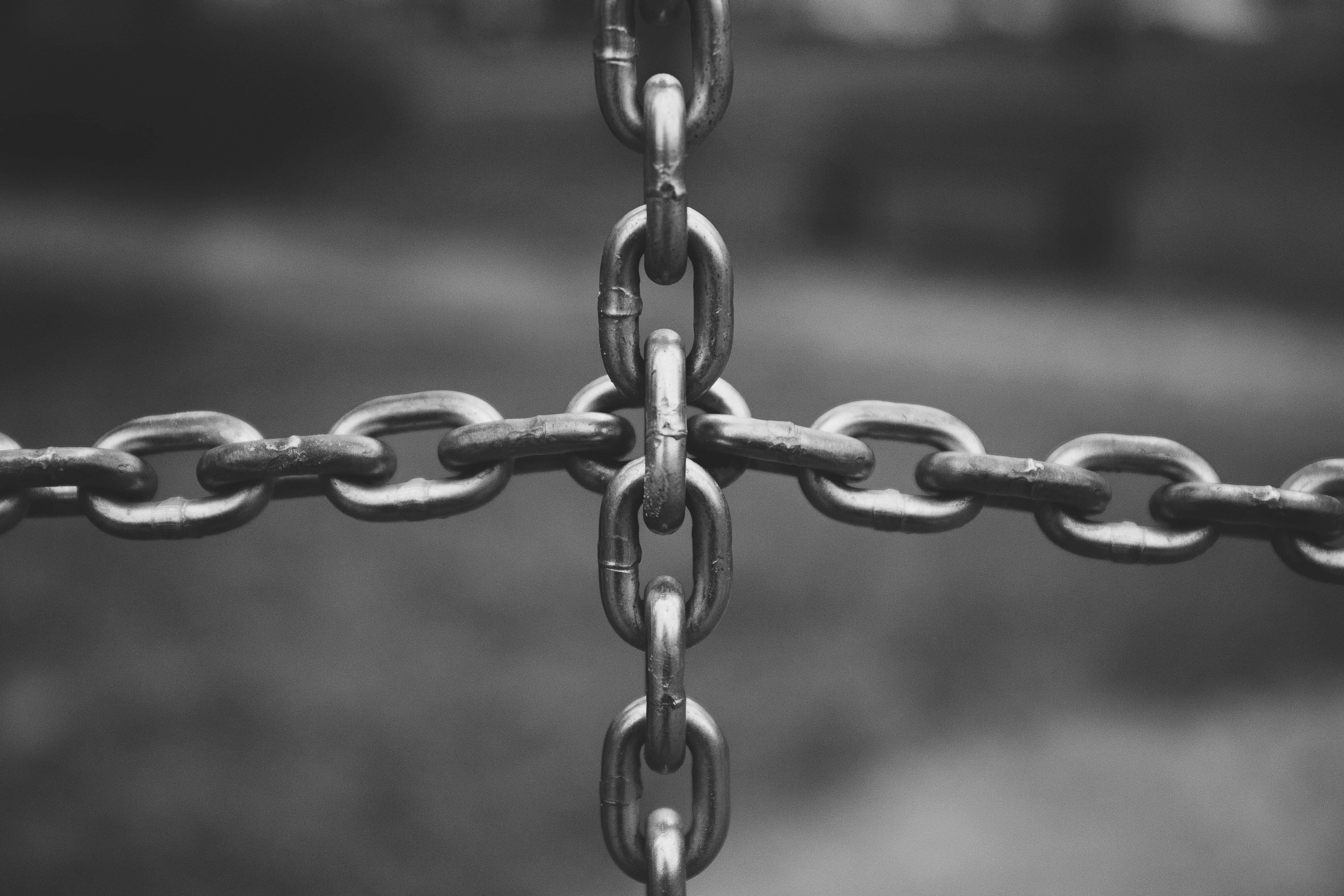 grayscale photography of chain, metal, bw, strength, focus on foreground