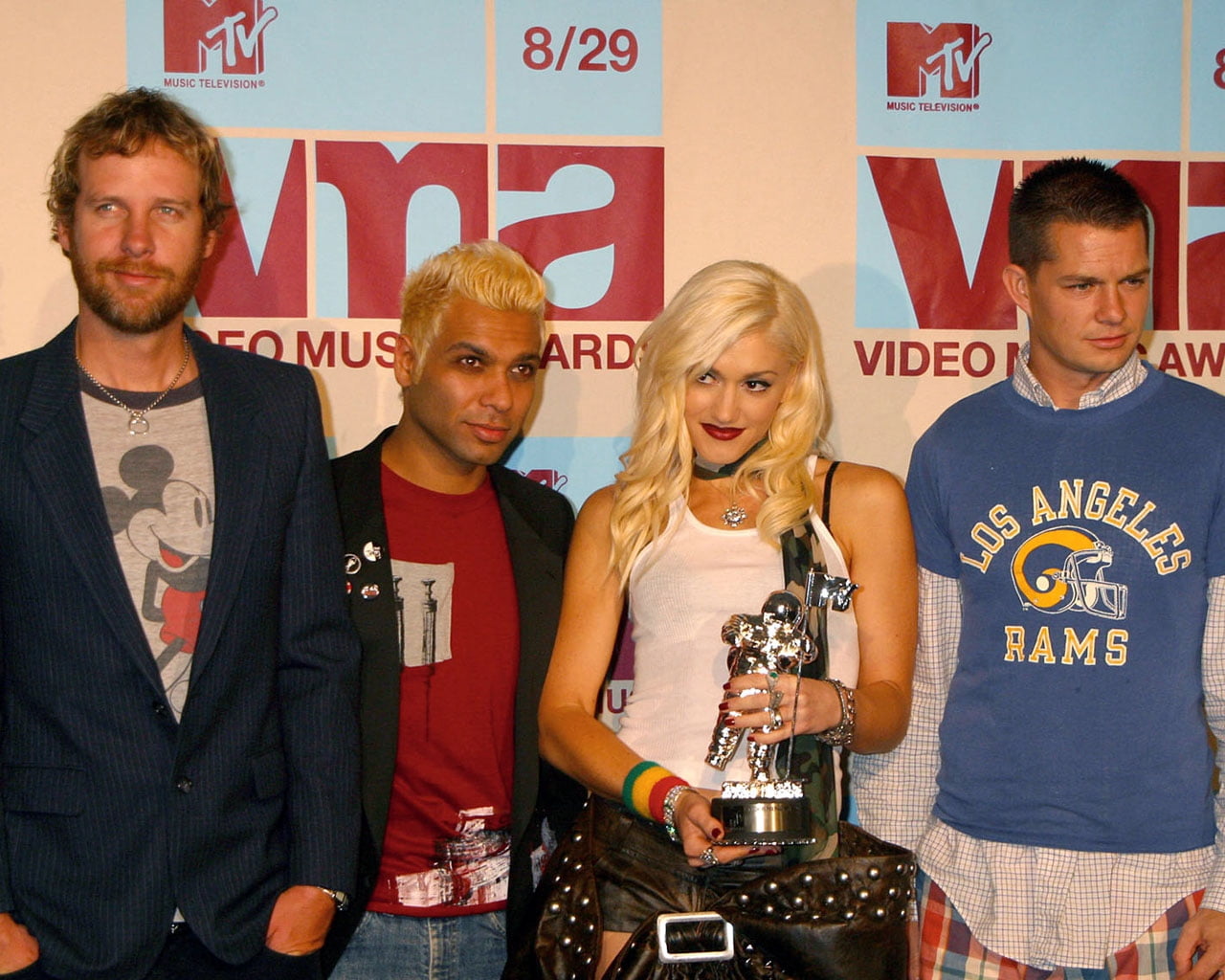 women's white tank top, no doubt, band, members, award, mtv, event