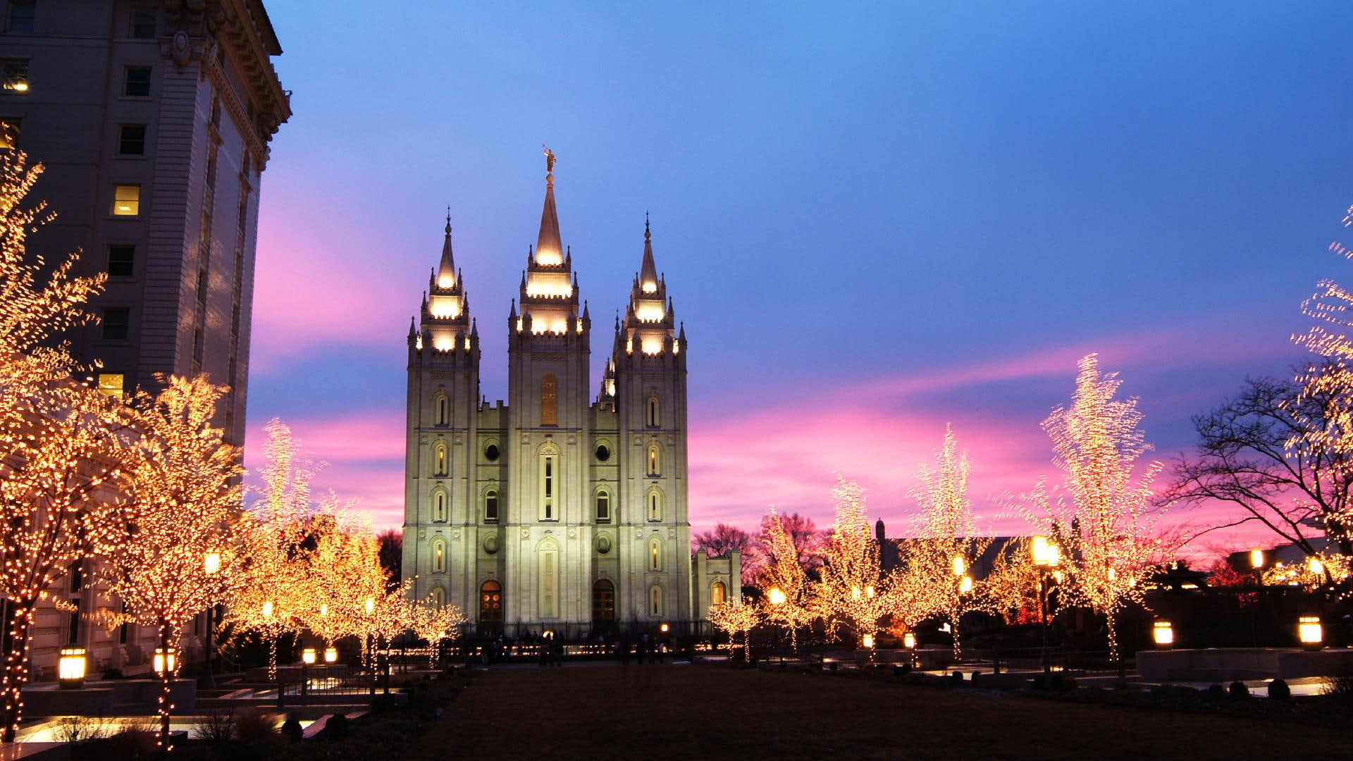 Mormon Temple At Christmas, lights, holidays, temples, nature and landscapes