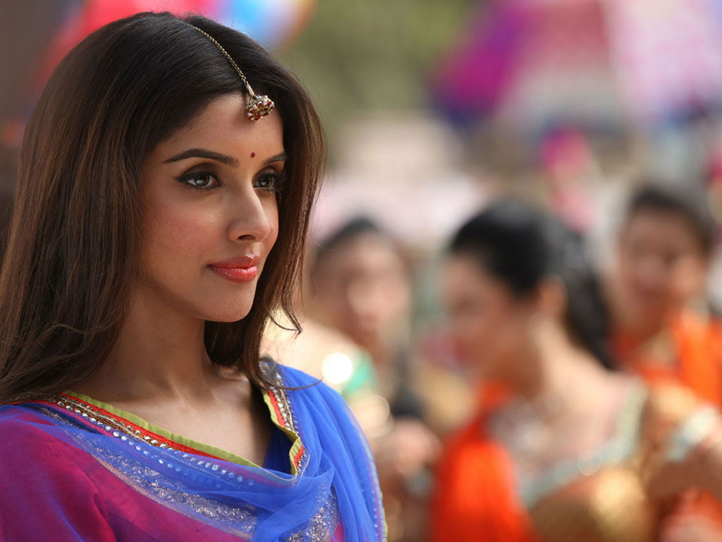 Bol Bachchan In Asin, women's blue and red top, Female Celebrities