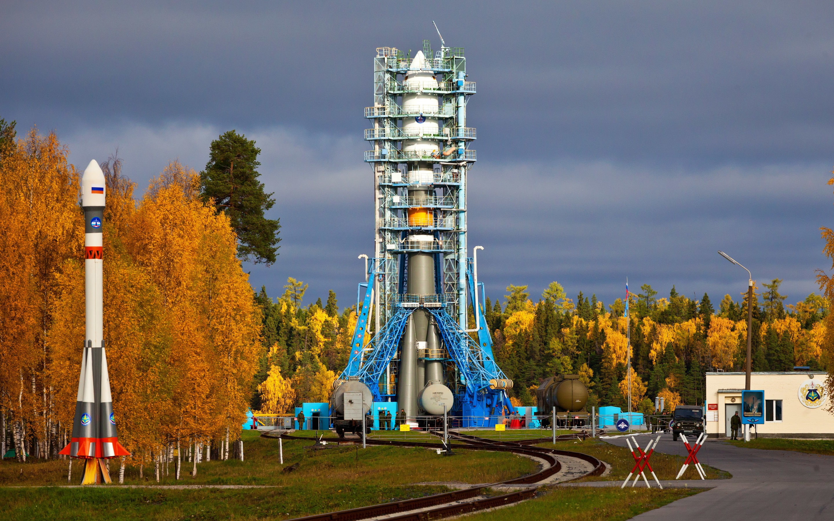 rocket, clouds, Russian, trees, technology, soldier, Plesetsk cosmodrome