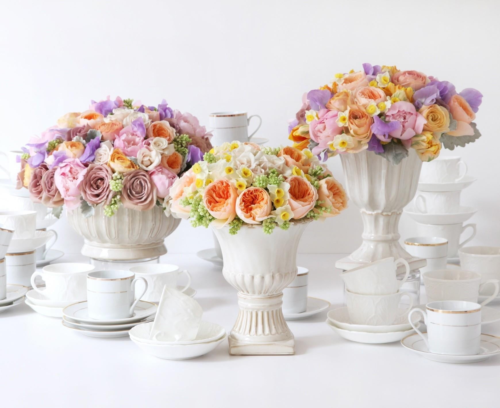 white ceramic cups and saucers, roses, daffodils, ranunkulyus
