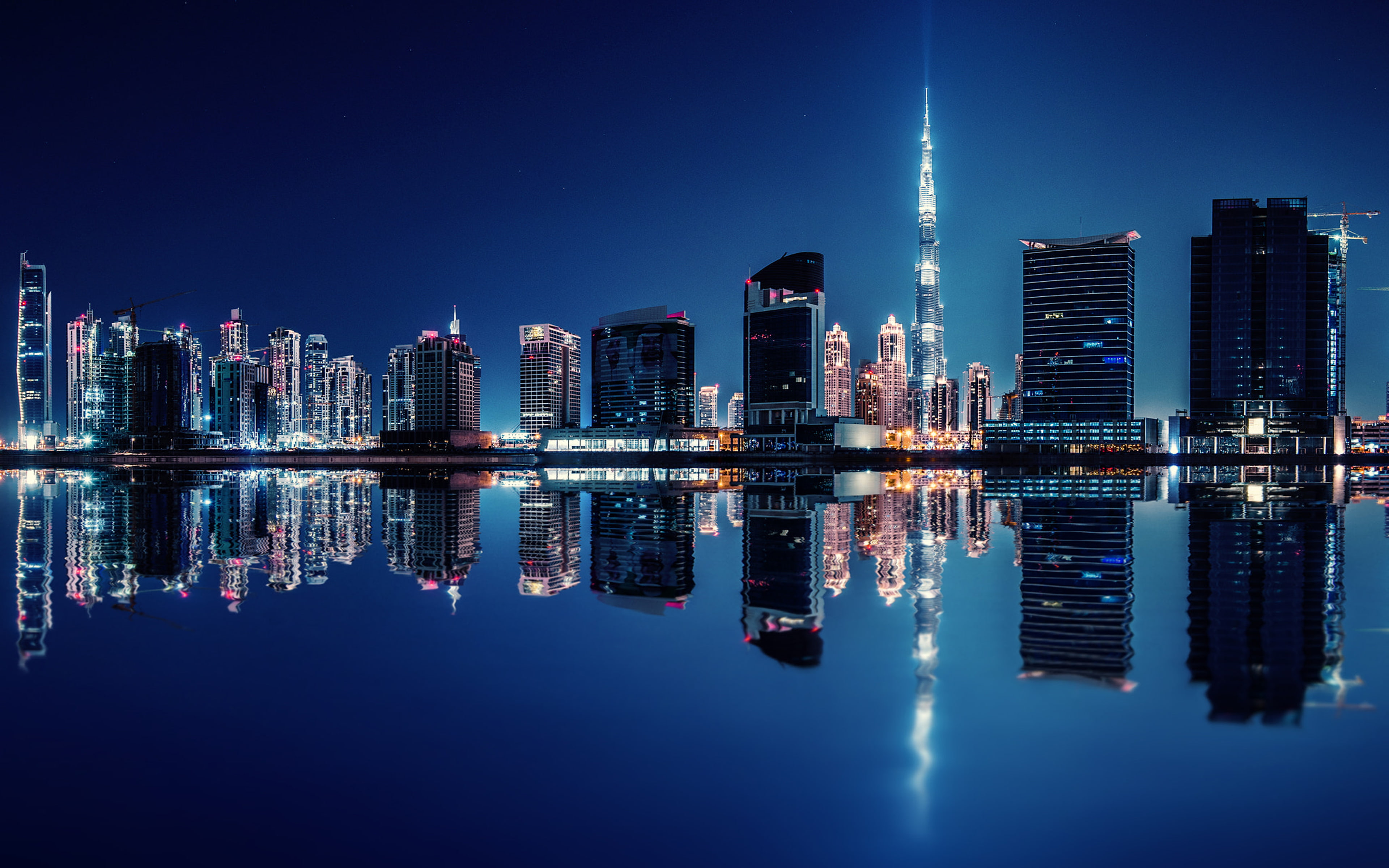 United Arab Emirates Dubai Reflection On Midnight 4k Ultra Hd Desktop Wallpapers For Computers Laptop Tablet And Mobile Phones 3840×2400