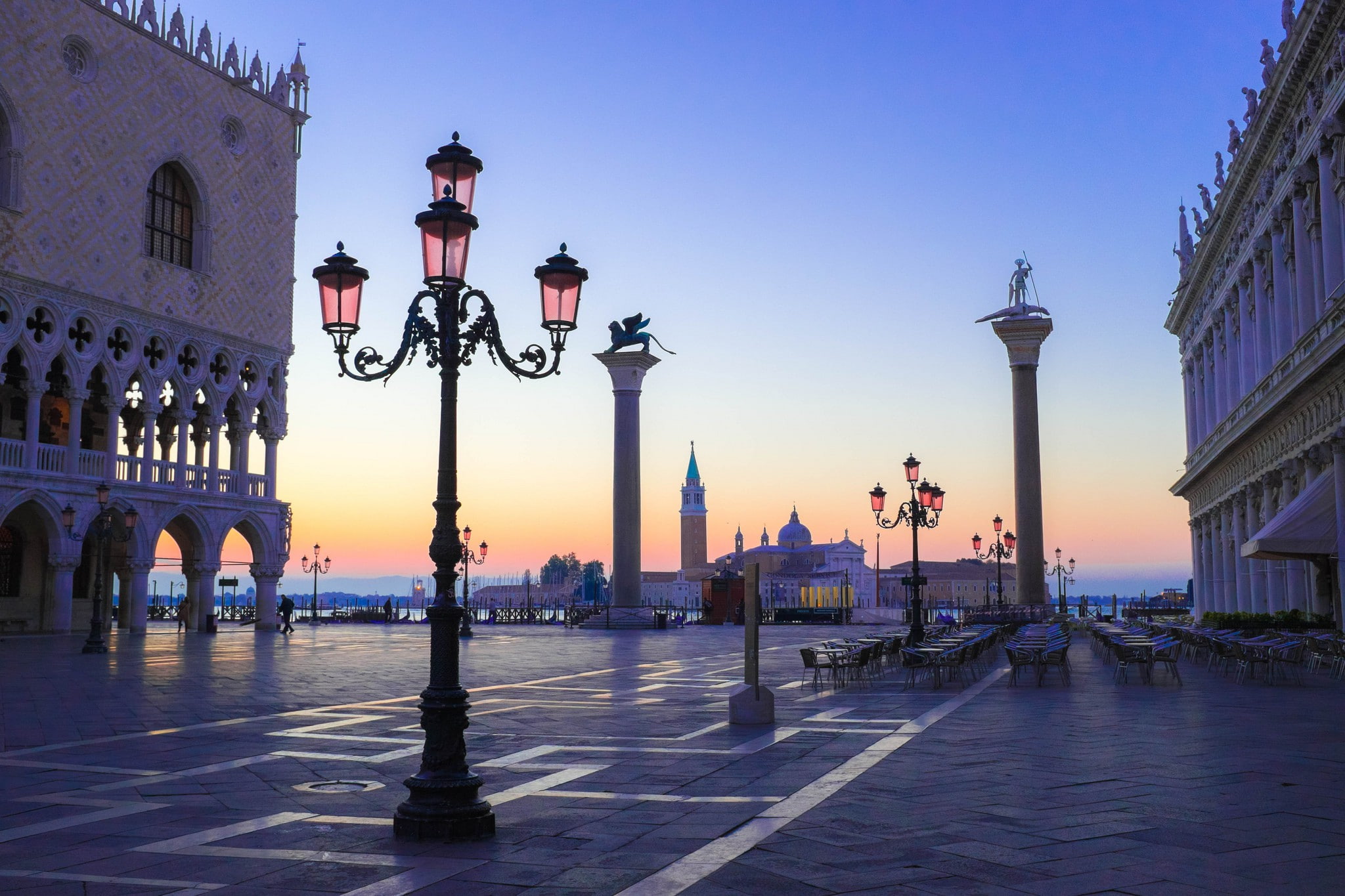 Venice, Italy, black streetlight, morning, Doge's Palace, Piazzetta